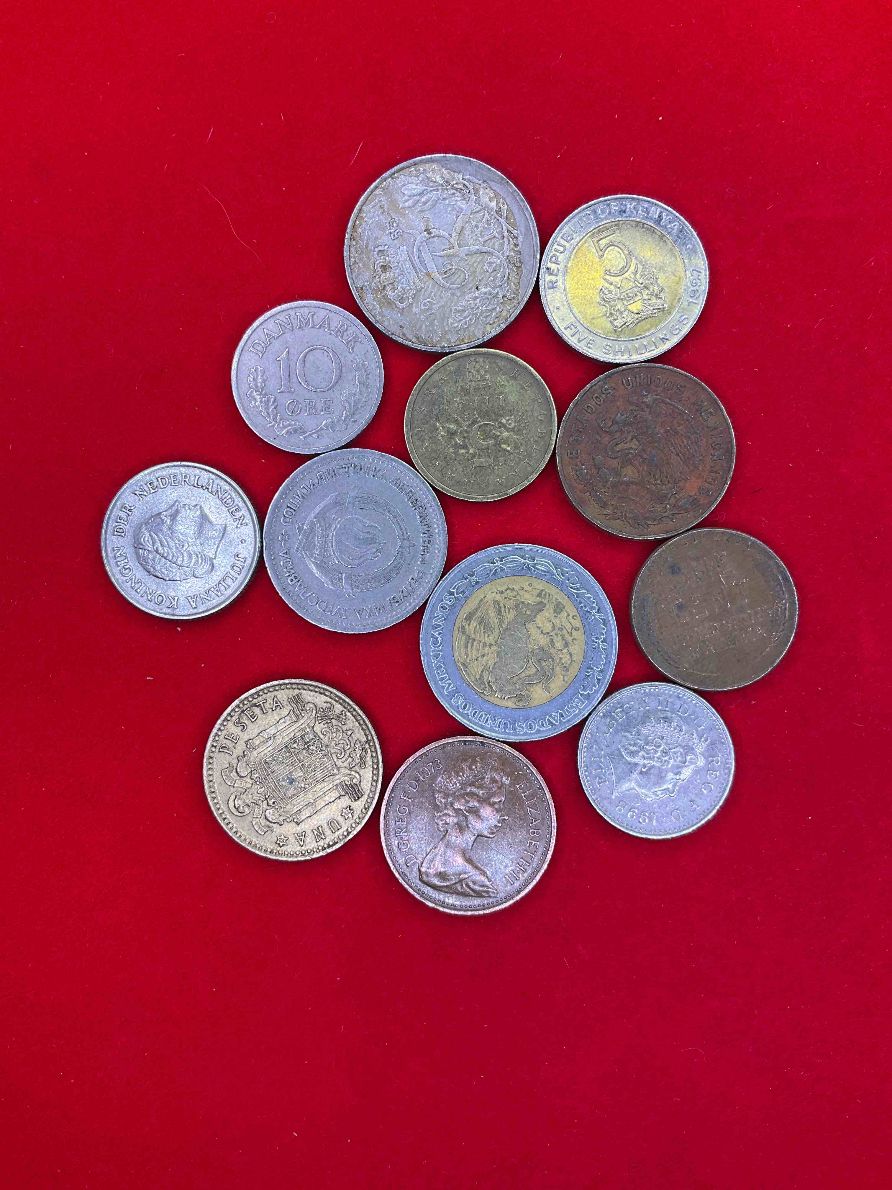 World Coins, Antique & Vintage! Many Different Years, Countries & Exotic Places. This Cool Collection Of Antique Coins From Around The World Is Loads Of Fun! Have Fun Identifying Each Coin & Country As A great Educational Tool! A Great Investment Too!