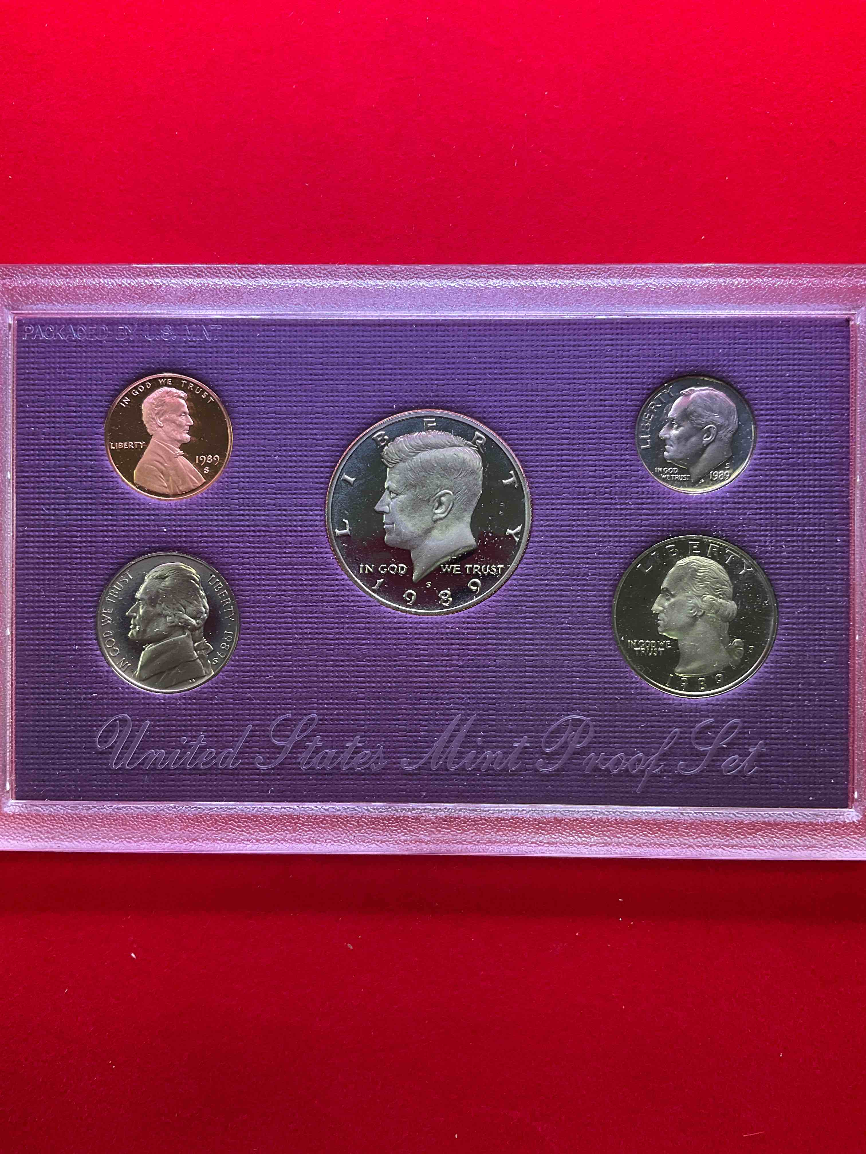 1989 Uncirculated U.S. Mint Set! What A Great Year! This Gorgeous Mint Set Features Each U.S. Coin Minted in 1989 In Uncirculated Condition, Mounted In A Beautiful Display & Case Direct From The U.S. Mint! Own An Awesome Investment & Incredible Piece Of U.S. History! Also Makes For An Awesome Gift!