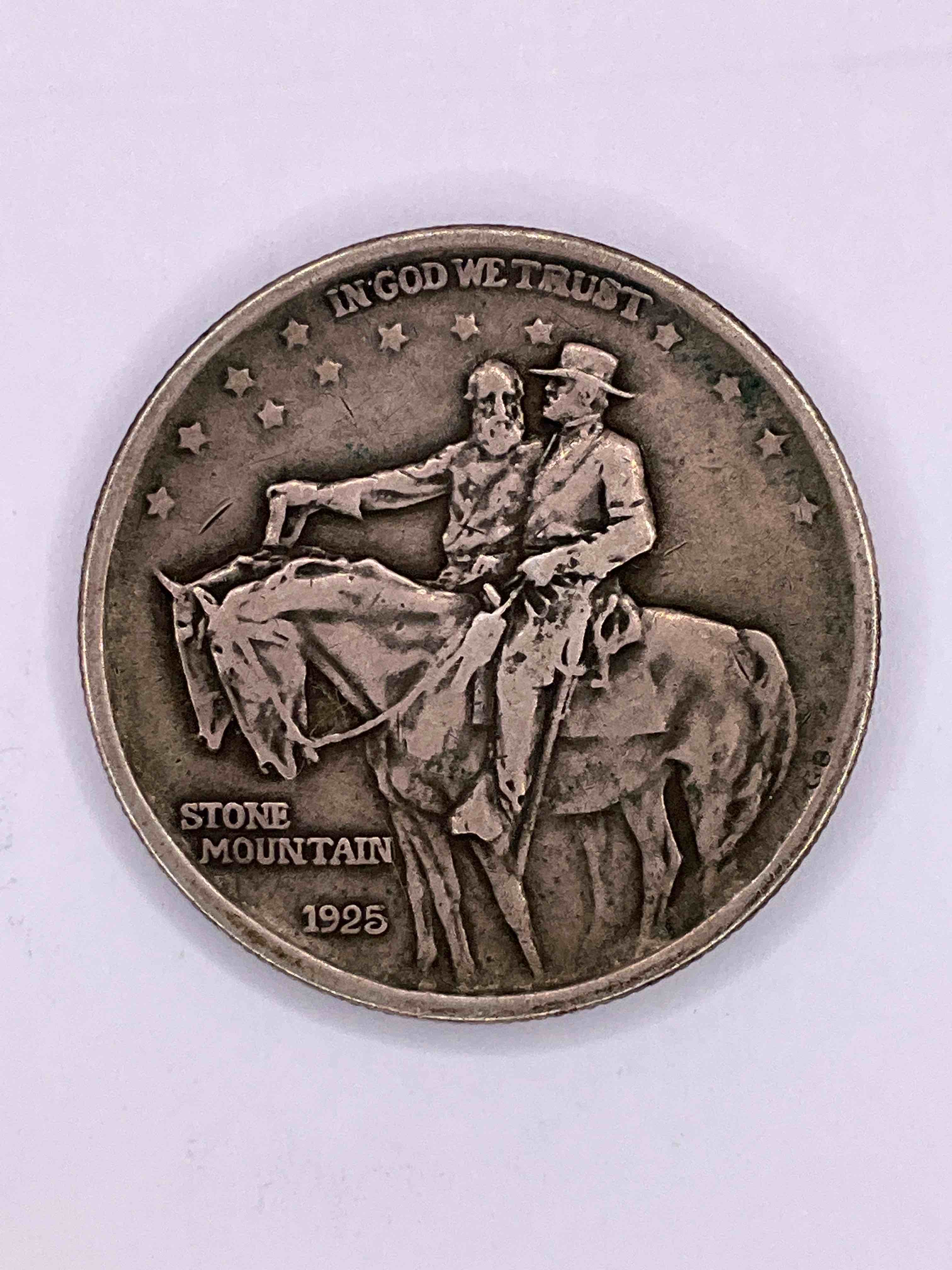 1925 Civil War Commemorative U.S. Silver Coin! 100 Years Old This Year! Get Your Hands On A Piece Of Civil War History! This Stone Mountain Silver Coin Was Issued in 1925 To Commemorate Generals Robert E. Lee & Stonewall Jackson! This Coin Is Gorgeous & In Great Condition! Coin Was Minted At 90% Silver & 10% Copper, Meaning The Coin Is .36169 Pure Troy Ounces Of Silver! Getting Impossible To Find, An Incredible Investment In Precious Metals!