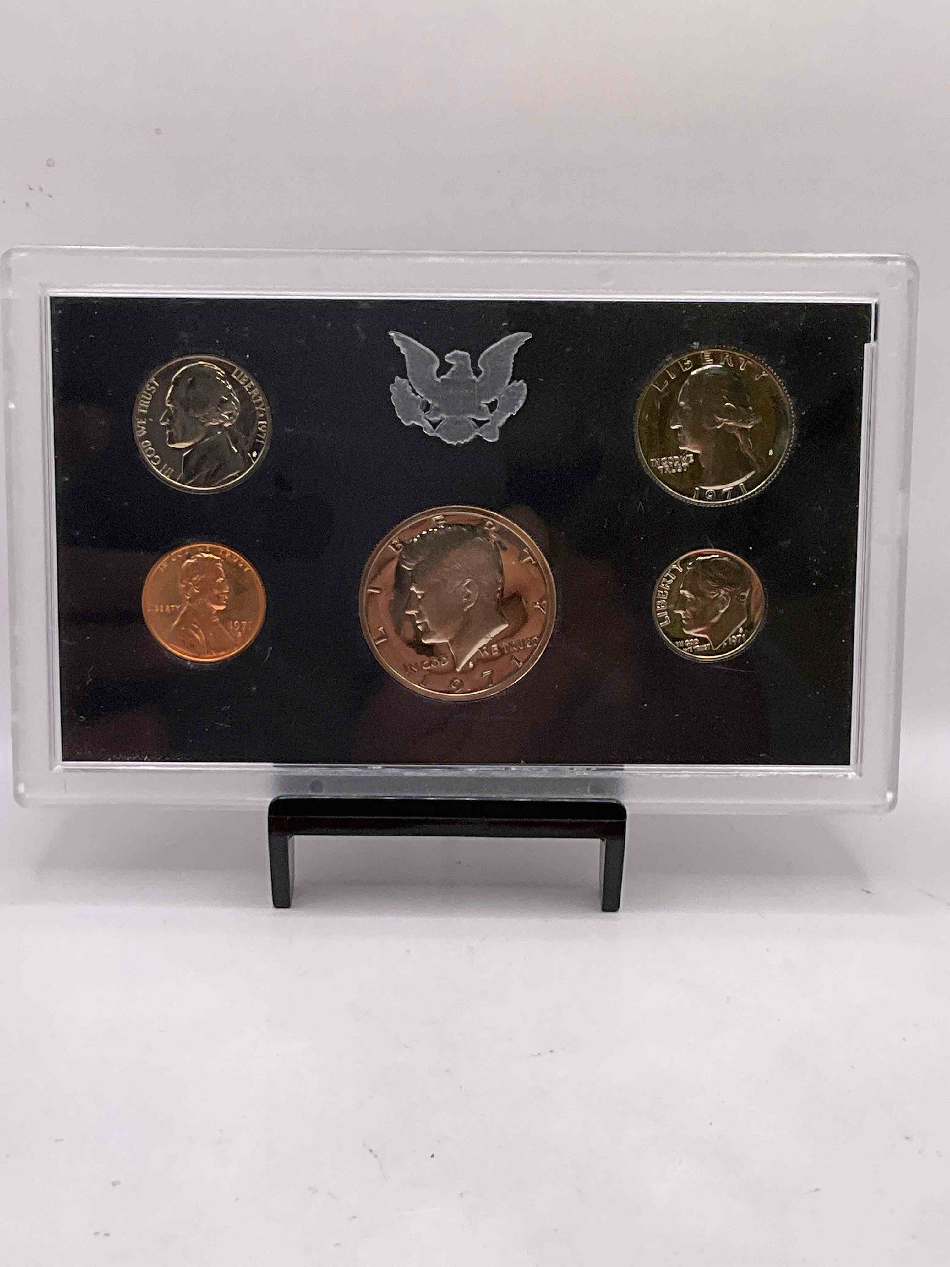 1971 Uncirculated U.S. Mint Set! What A Great Year! This Gorgeous Mint Set Features Each U.S. Coin Minted in 1971 In Uncirculated Condition, Mounted In A Beautiful Display & Case Direct From The U.S. Mint! Own An Awesome Investment & Incredible Piece Of U.S. History! Also Makes For An Awesome Gift!