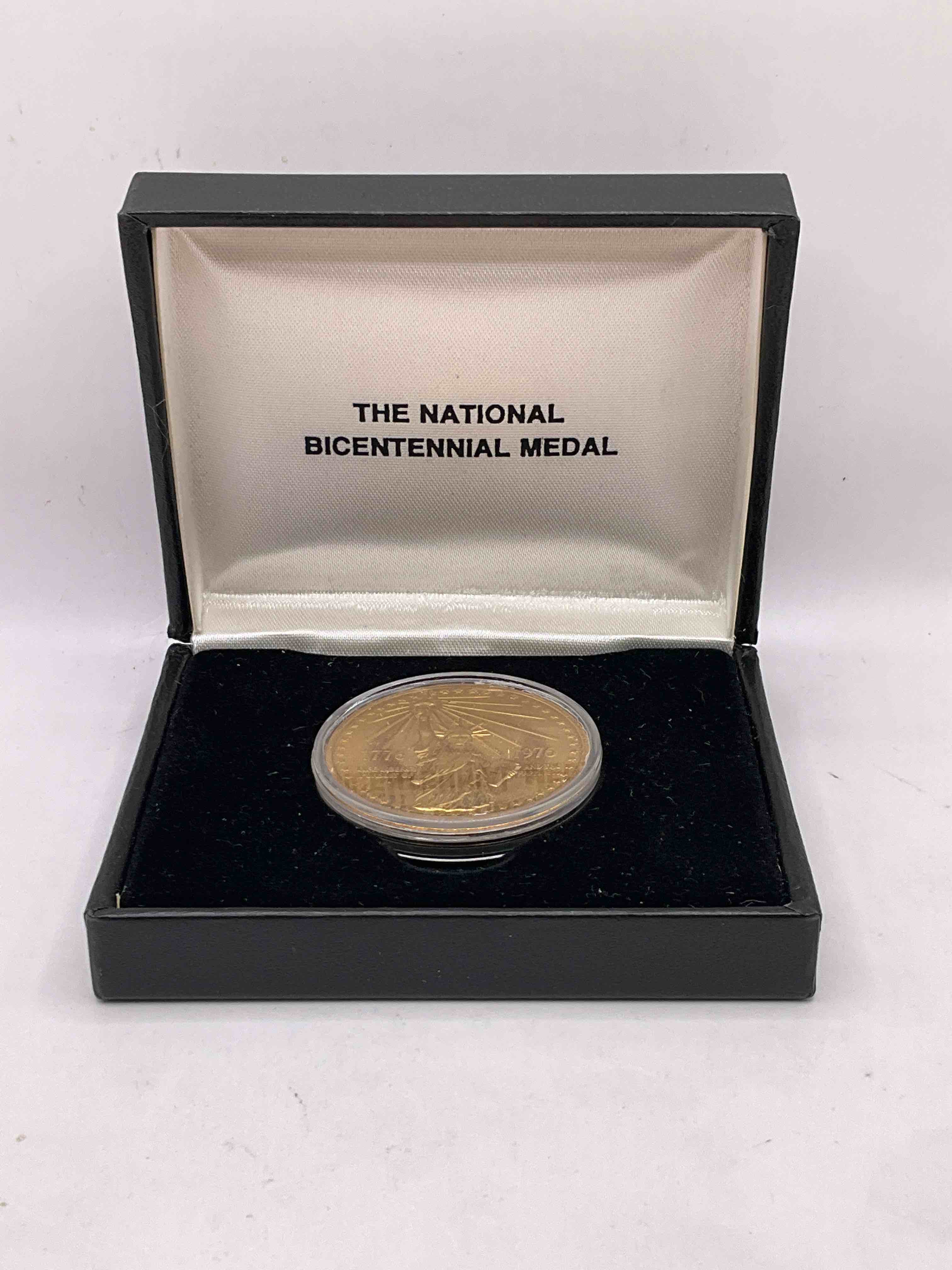 1976 National Bicentennial Medal! This Gorgeous Commemorative Medal Celebrates The 200 Year Anniversary Of America! Stunning Medal In Gorgeous Display Case With Info Booklet. Medal Is Gold In Color But NOT Gold Or Precious Metal.