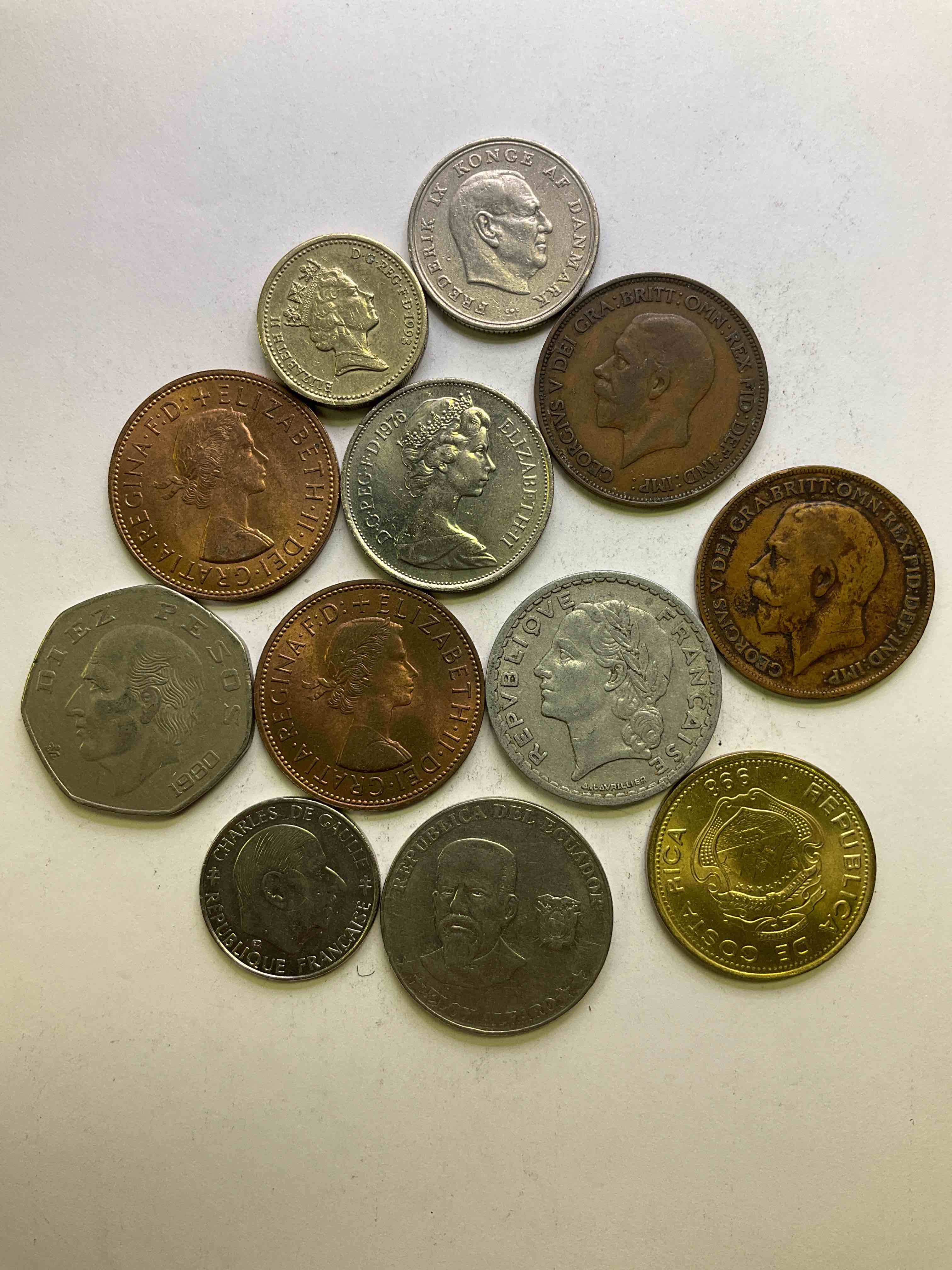 World Coins, Antique & Vintagel Many Different -Years, Countries & Exotic Places. This Cool Collection Of Antique Coins From Around The World Is Loads Of Fun! Have Fun Identifying Each Coin & Country As A great Educational Tool! A Great Investment Too!