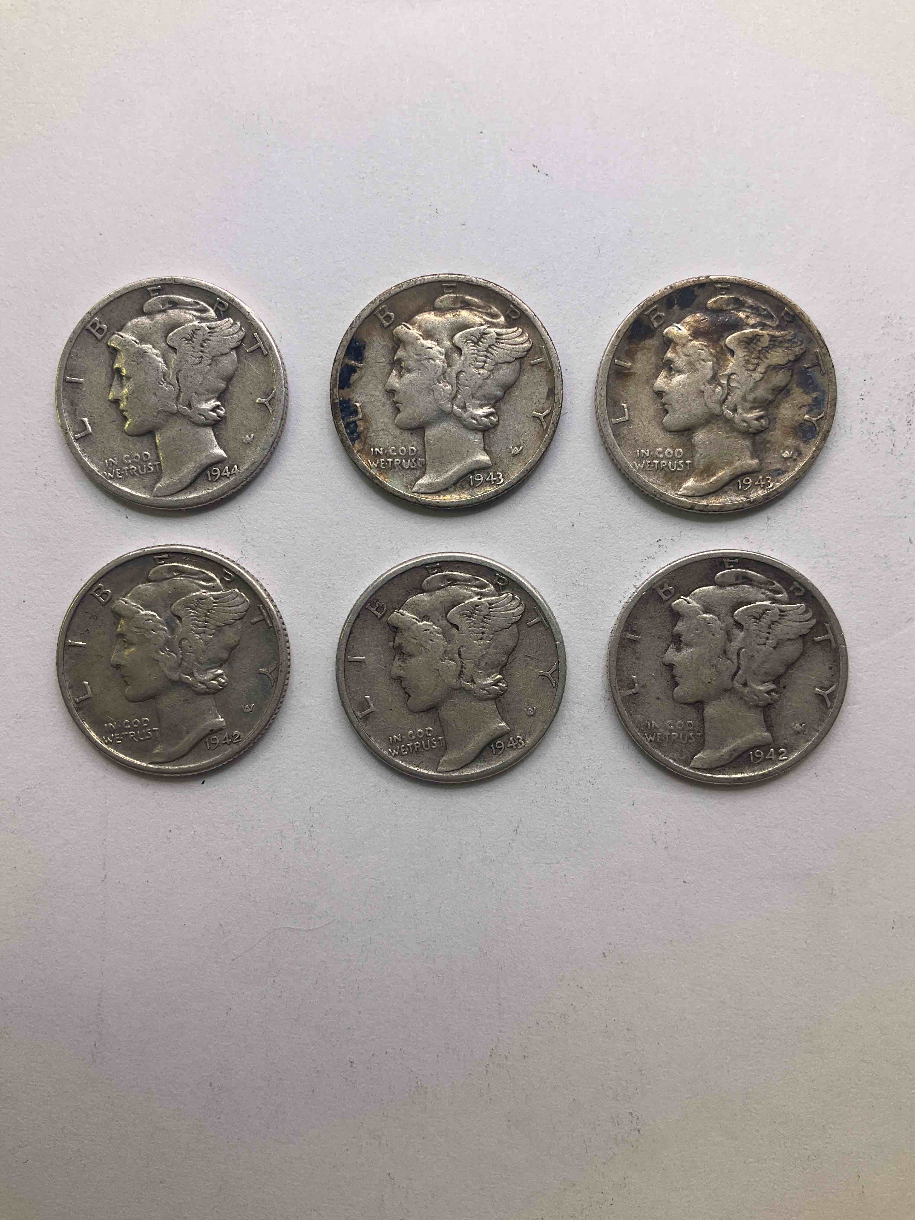 Antique U.S. Pure Fine Silver Mercury Dimes! Silver Mercury Dimes Were Minted From 1916-1945 & Have Become Serious Collector Items! Check Out These Awesome Examples, All In Nice, Circulated Condition With Visible Dates & Varying Years! Rare To Have Visible Dates! Makes For A Great Investment In Precious Metals, Mercury Dimes Are 90% Pure Fine Silver! They Don't Make Em' Like This Anymore! Look For WWII Era Dates!