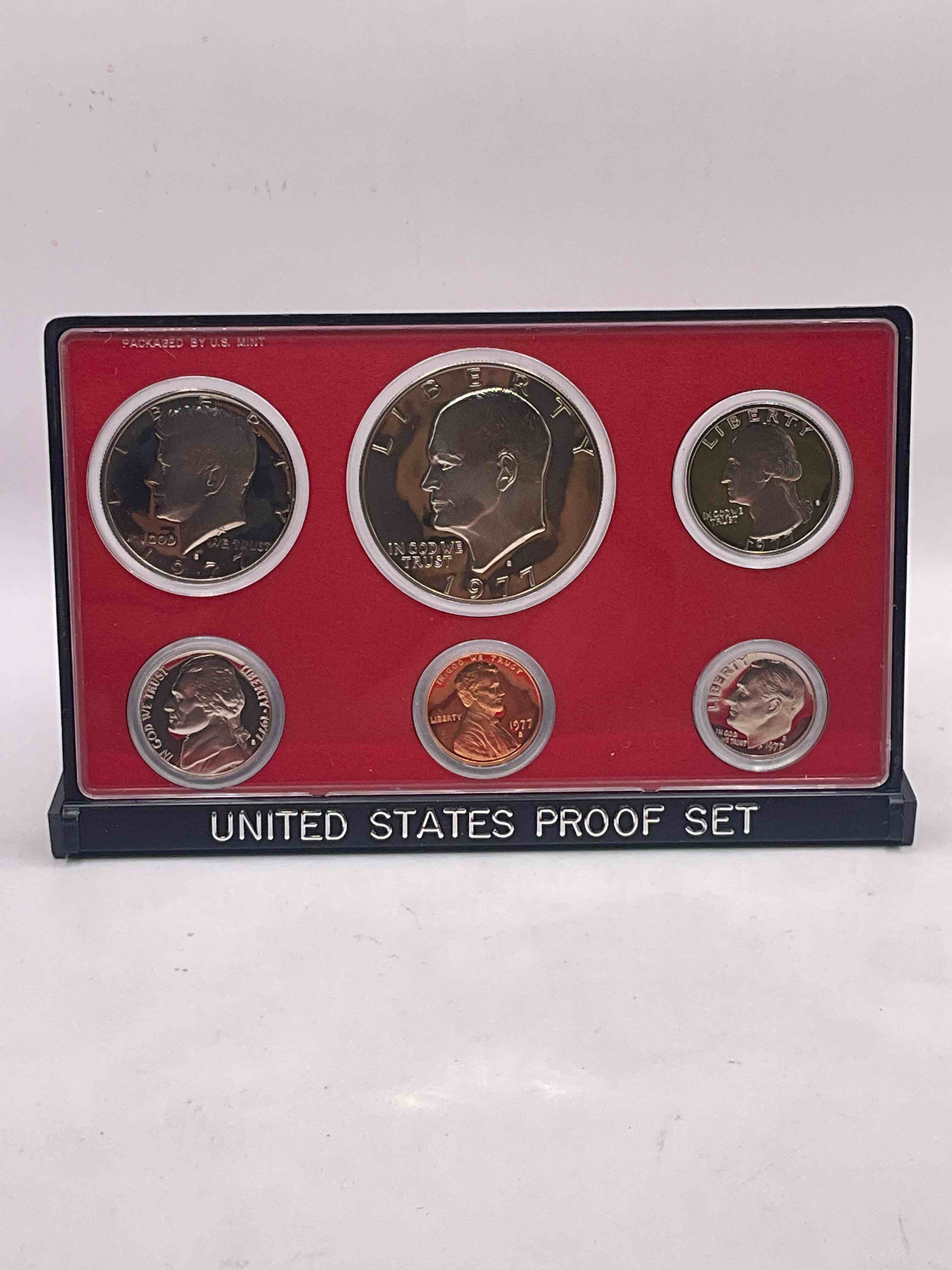 1977 Uncirculated U.S. Mint Set! This Gorgeous Mint Set Features Each U.S. Coin Minted in 1977 In Uncirculated Condition, Mounted In A Beautiful Display & Case Direct From The U.S. Mint! Own An Awesome Investment & Incredible Piece Of U.S. History! Also Makes For An Awesome Gift!