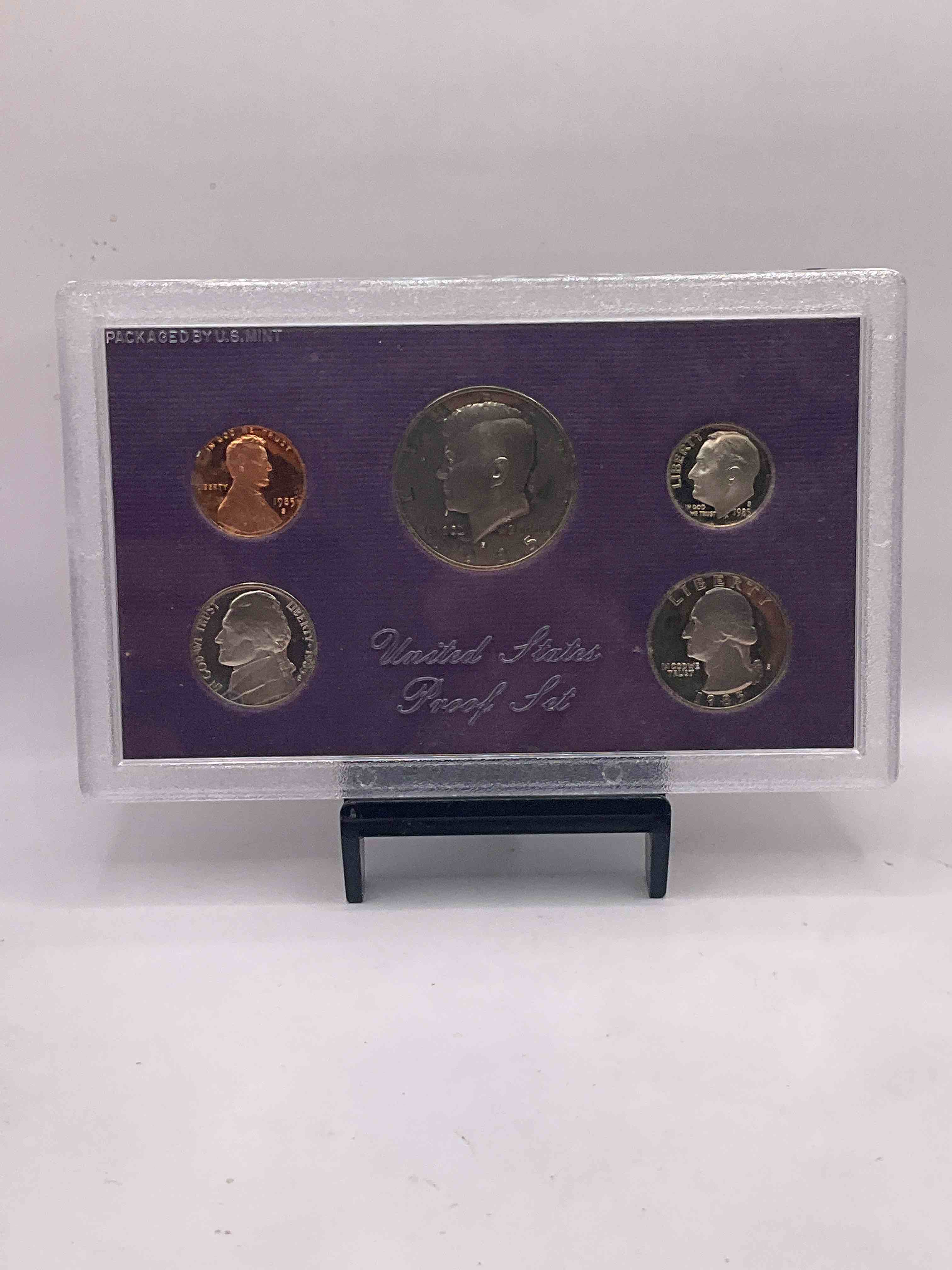 1985 Uncirculated U.S. Mint Set! This Gorgeous Mint Set Features Each U.S. Coin Minted in 1985 In Uncirculated Condition, Mounted In A Beautiful Display & Case Direct From The U.S. Mint! Own An Awesome Investment & Incredible Piece Of U.S. History! Also Makes For An Awesome Gift!