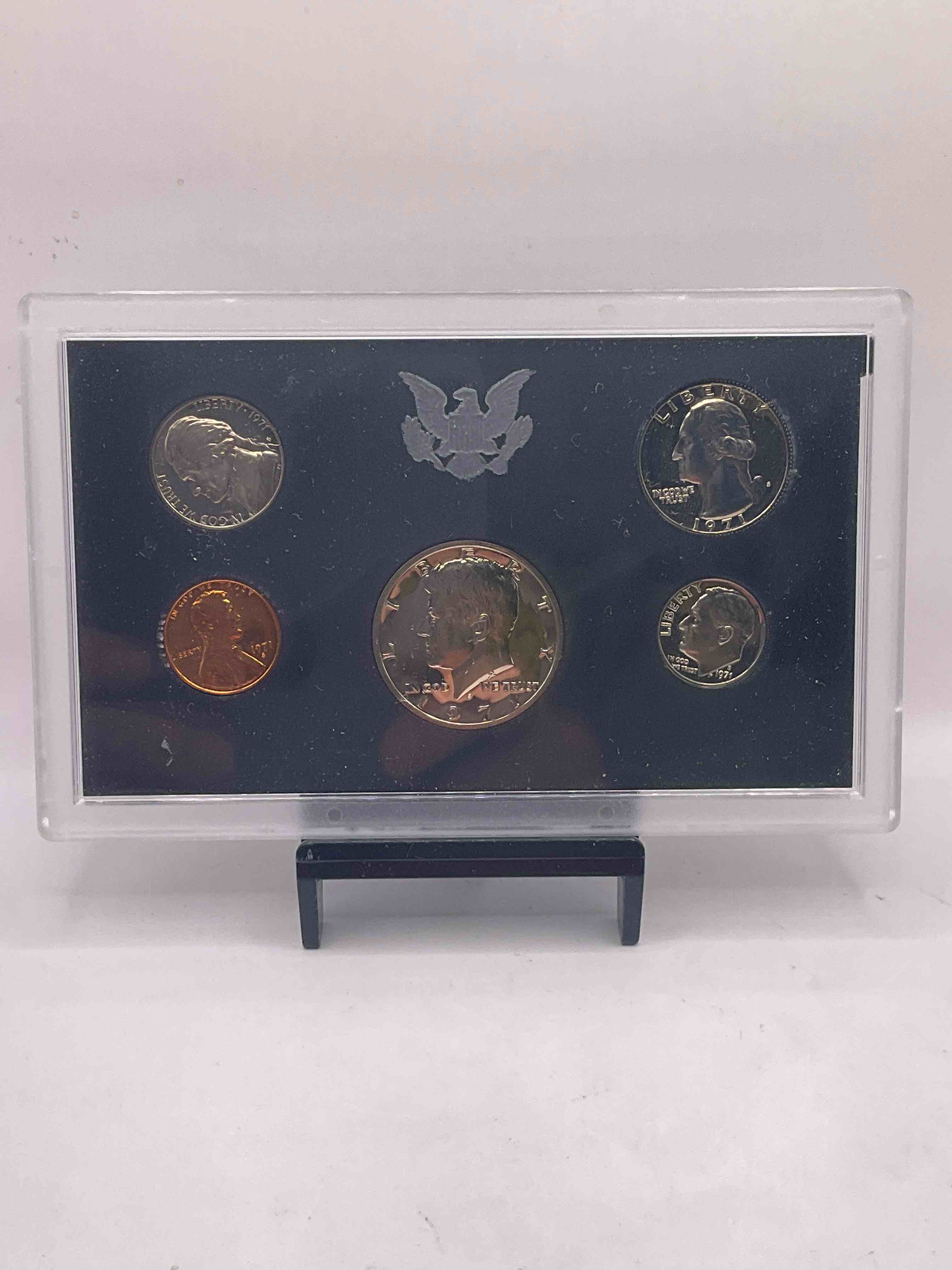 1971 Uncirculated U.S. Mint Set! This Gorgeous Mint Set Features Each U.S. Coin Minted in 1971 In Uncirculated Condition, Mounted In A Beautiful Display & Case Direct From The U.S. Mint! Own An Awesome Investment & Incredible Piece Of U.S. History! Also Makes For An Awesome Gift!