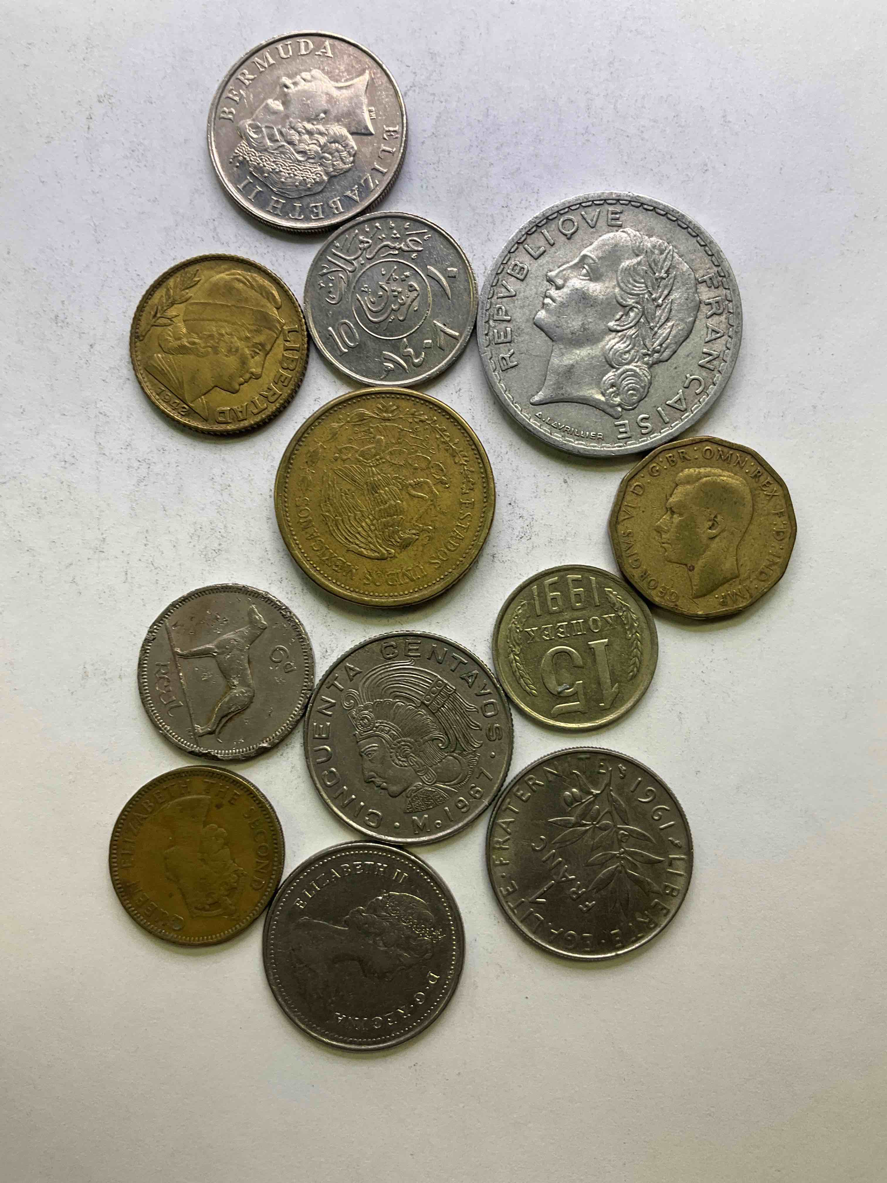 World Coins, Antique & Vintage! Many Different Years, Countries & Exotic Places. This Cool Collection Of Antique Coins From Around The World Is Loads Of Fun! Have Fun Identifying Each Coin & Country As A great Educational Tool! A Great Investment Too!