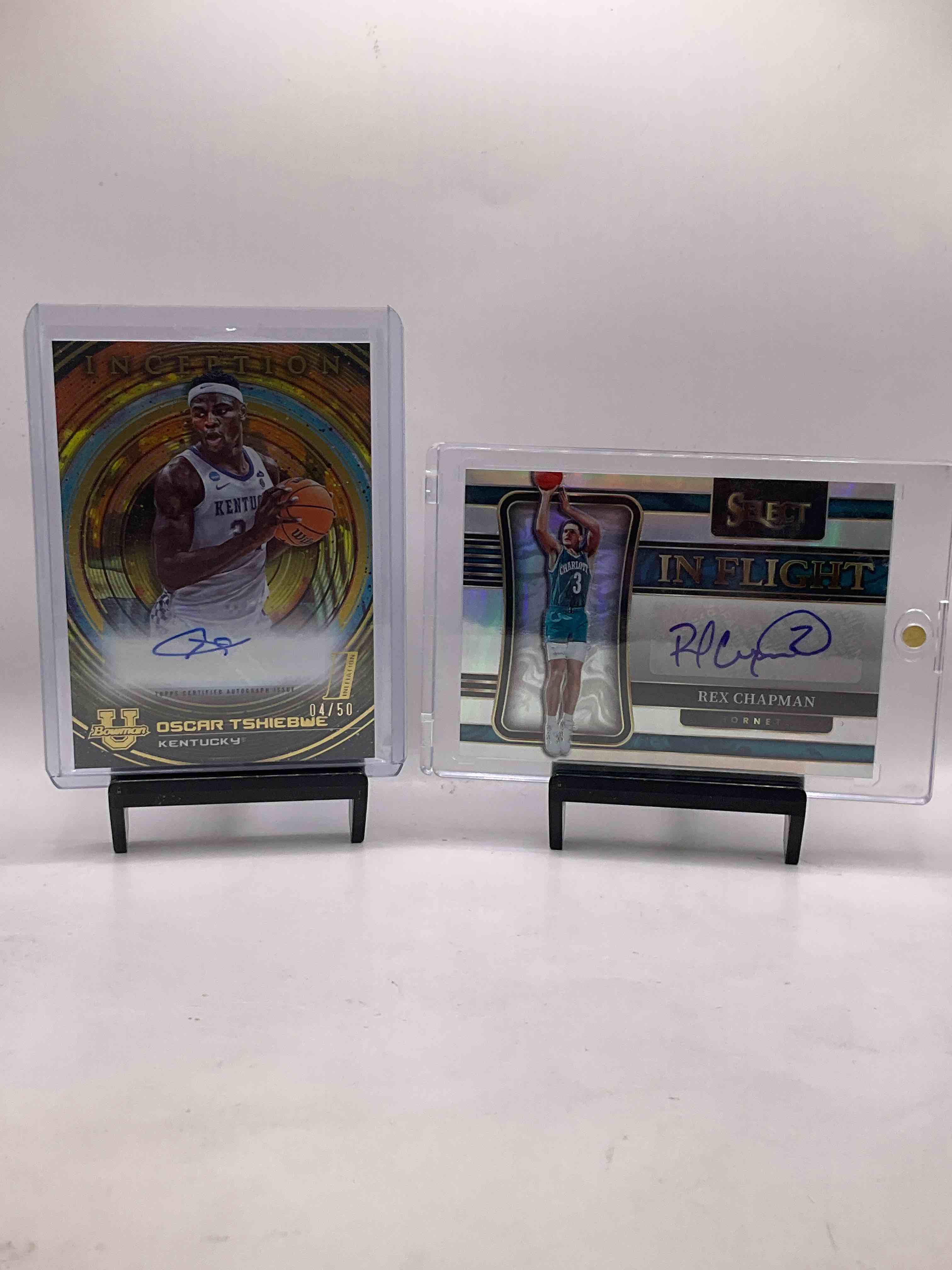 Wildcats! Oscar Tshiebwe 04/50 Signature Rookie Card, Rex Chapman Beautiful Signature Card 070/299 Select Basketball, Rajon Rondo Topps Rookie Card, KAT Excalibur Rookie Card, Pink Cracked Ice Anthony Davis, Optic Jamal Murray, Pink Reed Sheppard Bowman Rookie, Jamal Murray Rookie, Red Cracked Ice Rob Dillingham Rookie, Jamal Mashburn Card, Maxey, Quickley & More! Wow