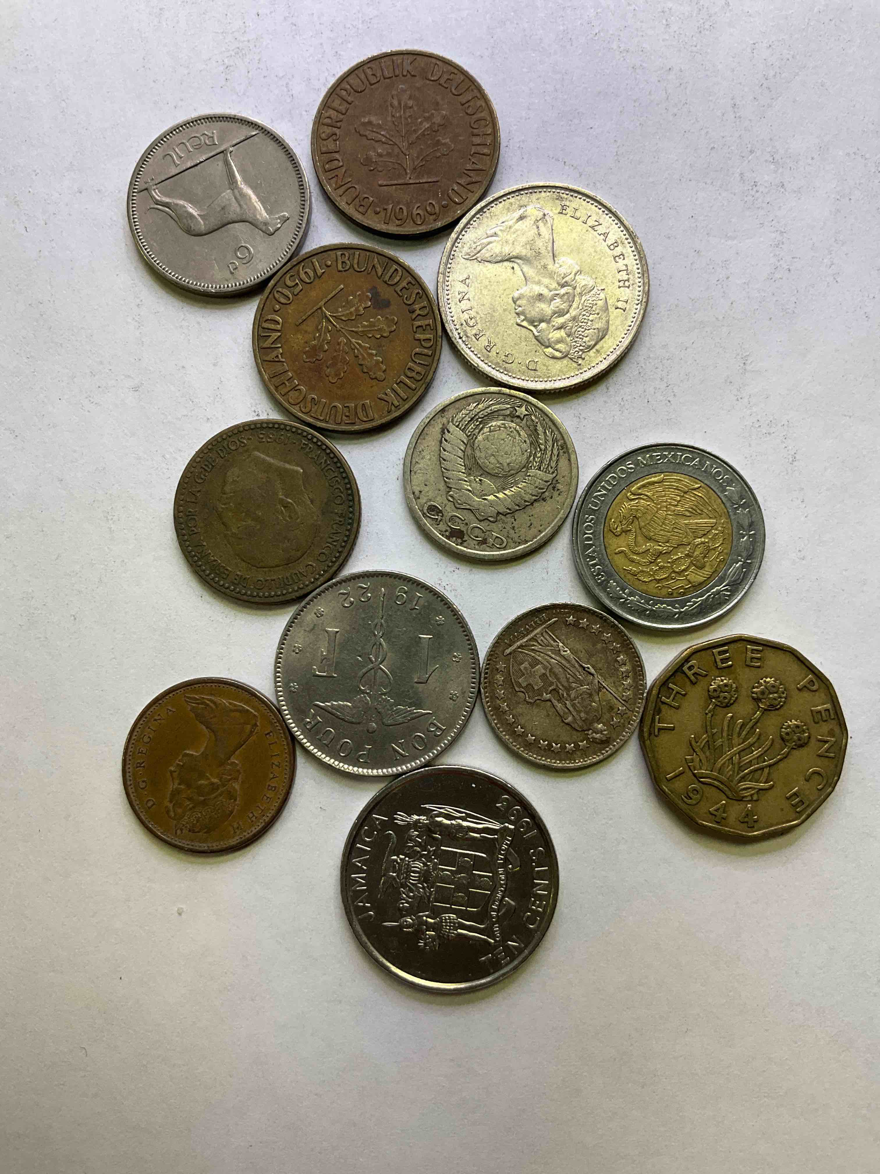 World Coins, Antique & Vintage! Many Different Years, Countries & Exotic Places. This Cool Collection Of Antique Coins From Around The World Is Loads Of Fun! Have Fun Identifying Each Coin & Country As A great Educational Tool! A Great Investment Too!