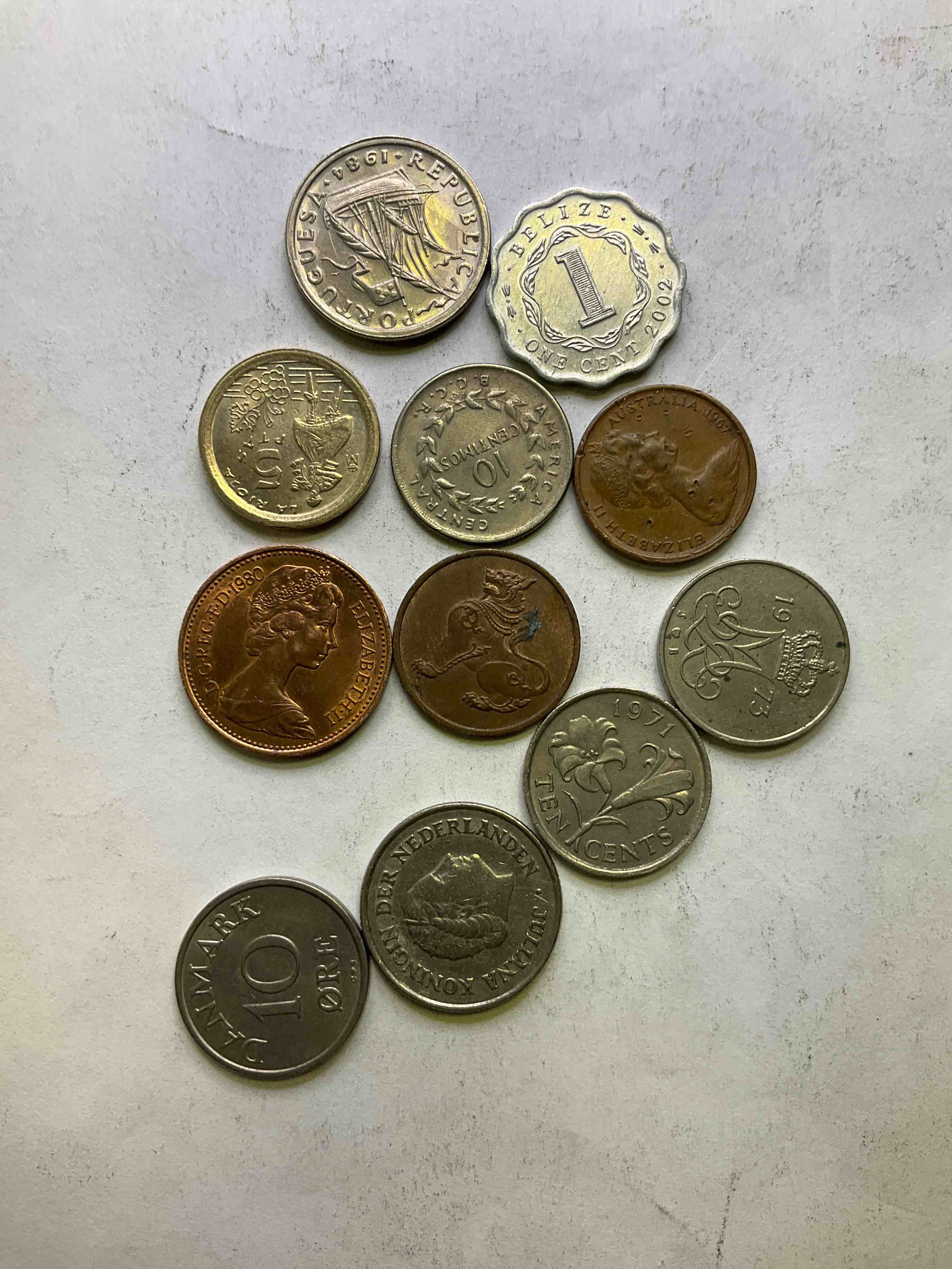 World Coins, Antique & Vintage! Many Different Years, Countries & Exotic Places. This Cool Collection Of Antique Coins From Around The World Is Loads Of Fun! Have Fun Identifying Each Coin & Country As A great Educational Tool! A Great Investment Too!