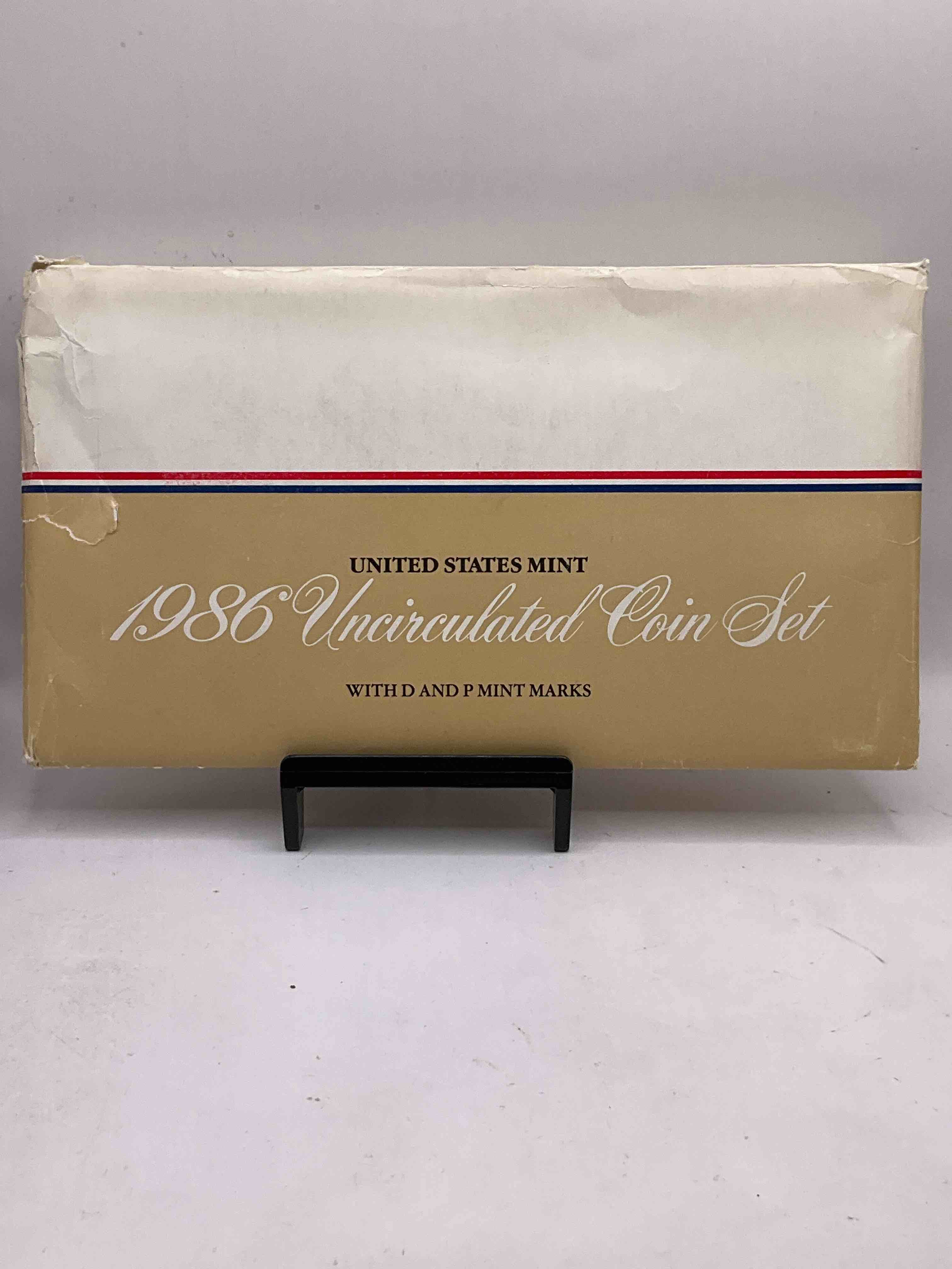 1986 History! Check Out This 1986 Uncirculated Mint Set Issued From The U.S. Mint, Still In Its Original Envelope From The U.S. Treasury! Set Includes Both Mint Sets For 1986, Philadelphia & Denver! Includes Each Coin Minted For That Year & Also An Exclusive Philly & Denver Mint Token. An Awesome Collectable!