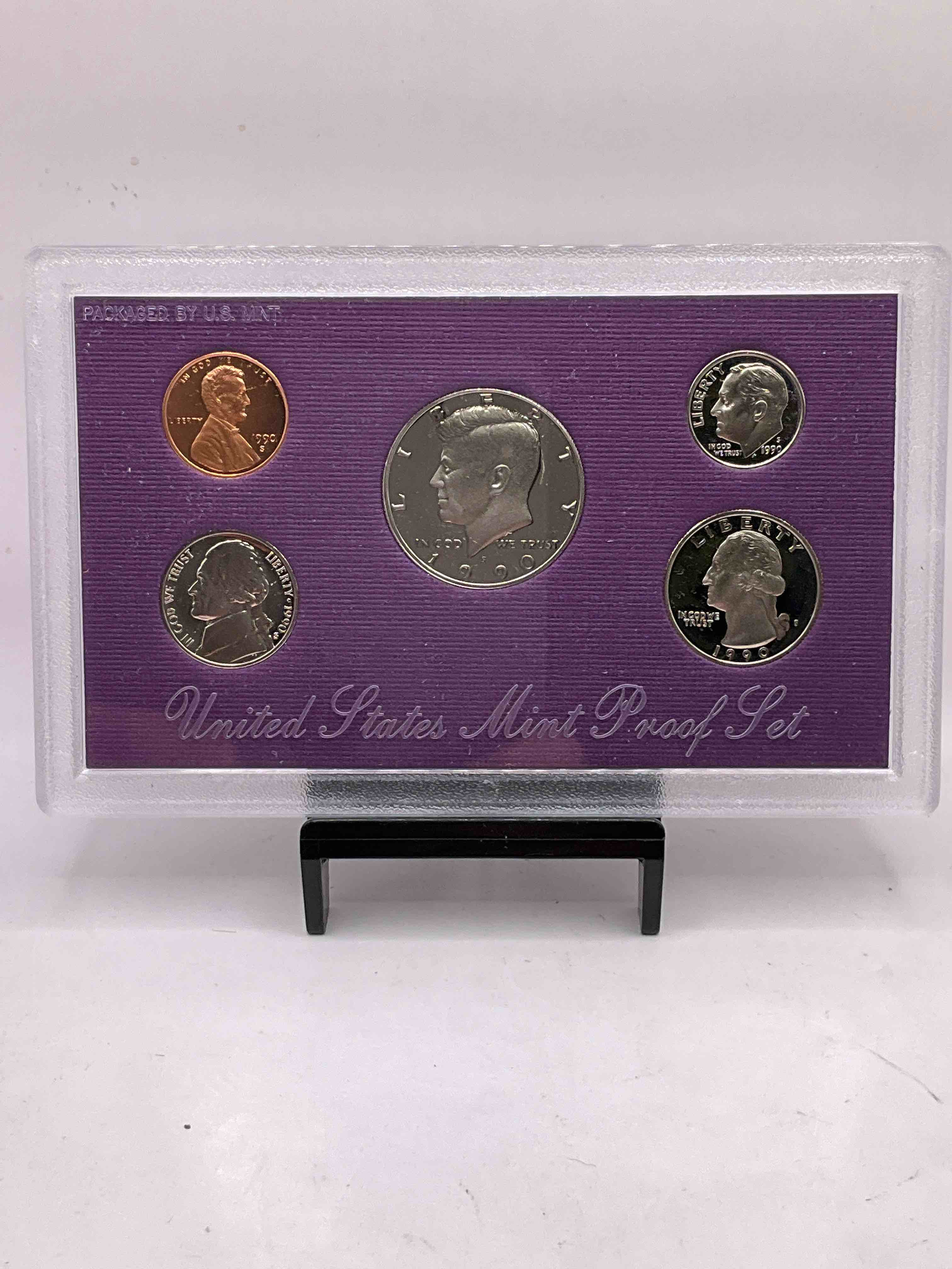 1990 Uncirculated U.S. Mint Set! This Gorgeous Mint Set Features Each U.S. Coin Minted in 1990 In Uncirculated Condition, Mounted In A Beautiful Display & Case Direct From The U.S. Mint Own An Awesome Investment & Incredible Plece Of U.S. History! Also Makes For An Awesome Gift!