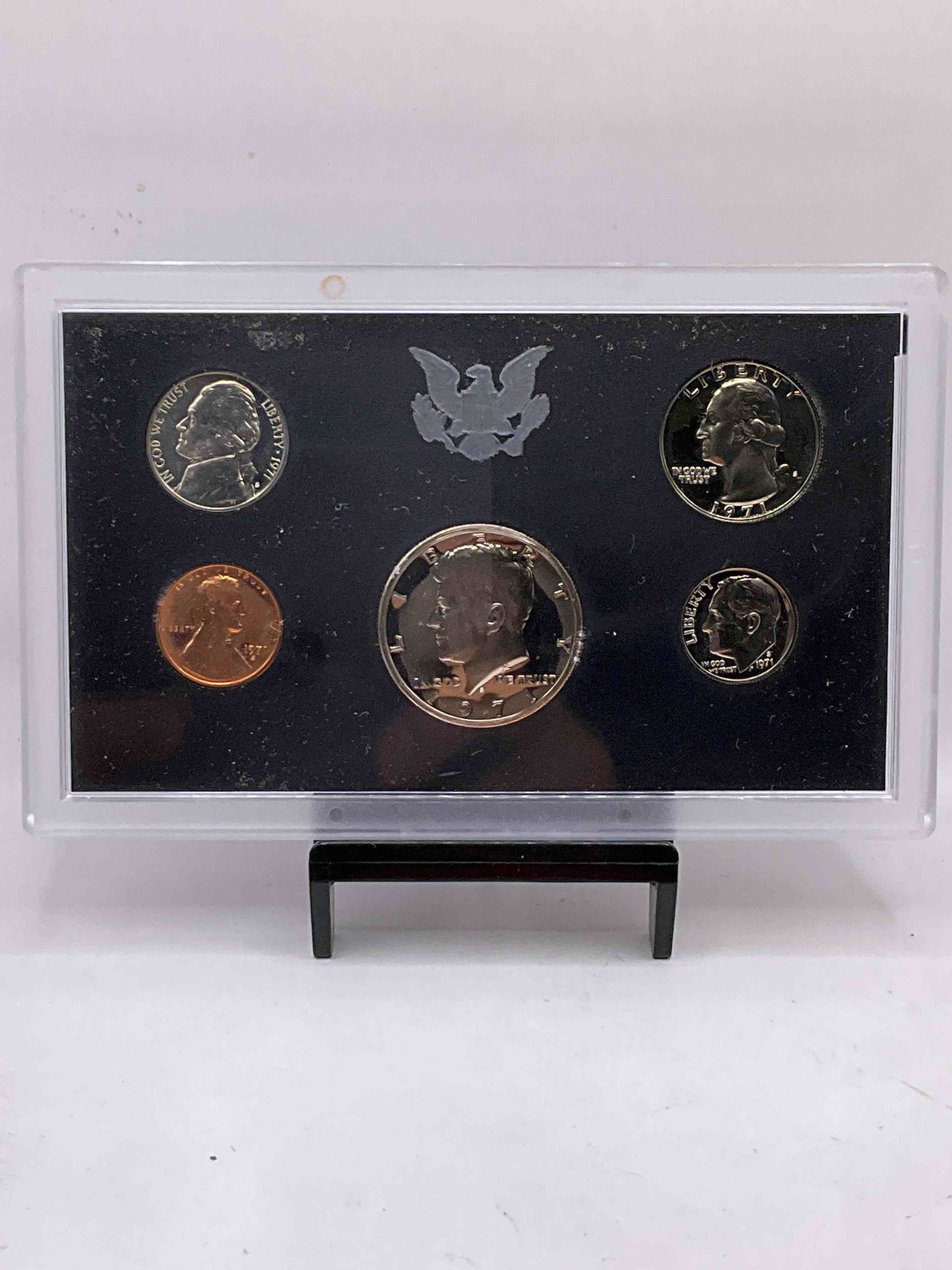 1971 Uncirculated U.S. Mint Set! This Gorgeous Mint Set Features Each U.S. Coin Minted in 1971 In Uncirculated Condition, Mounted In A Beautiful Display & Case Direct From The U.S. Mint! From The "Summer of Woodstock!" Own An Awesome Investment & Incredible Piece Of U.S. History! Also Makes For An Awesome Gift!