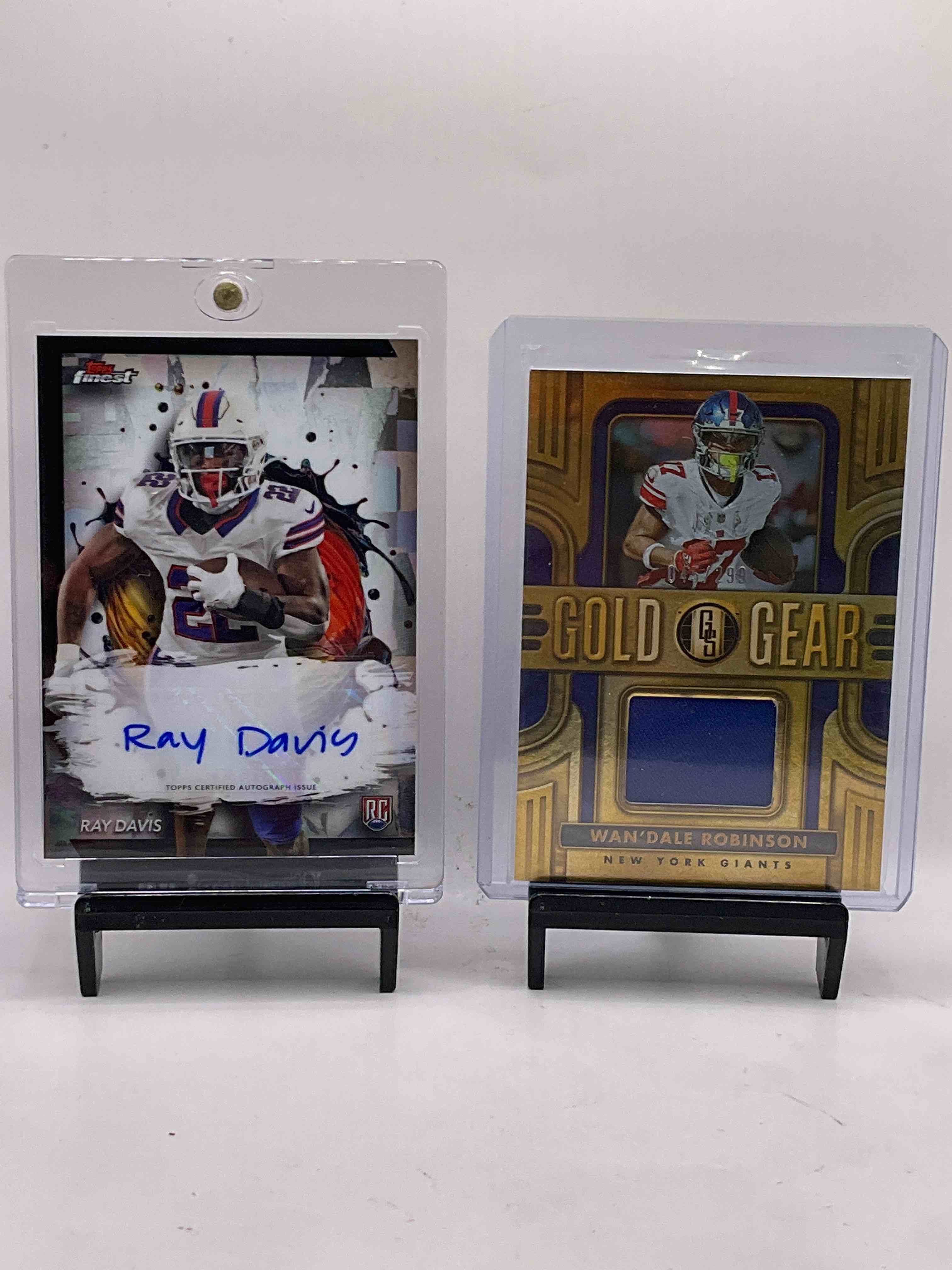 Kentucky Wildcats NFL Stars! Topps Finest BEAUTIFUL Ray Davis Signature Card, Wan’Dale Robinson Gold Gear /299 Gold Standard Card, Lynn Bowden Rookie & Wan’Dale Robinson Rookie! All Mint!