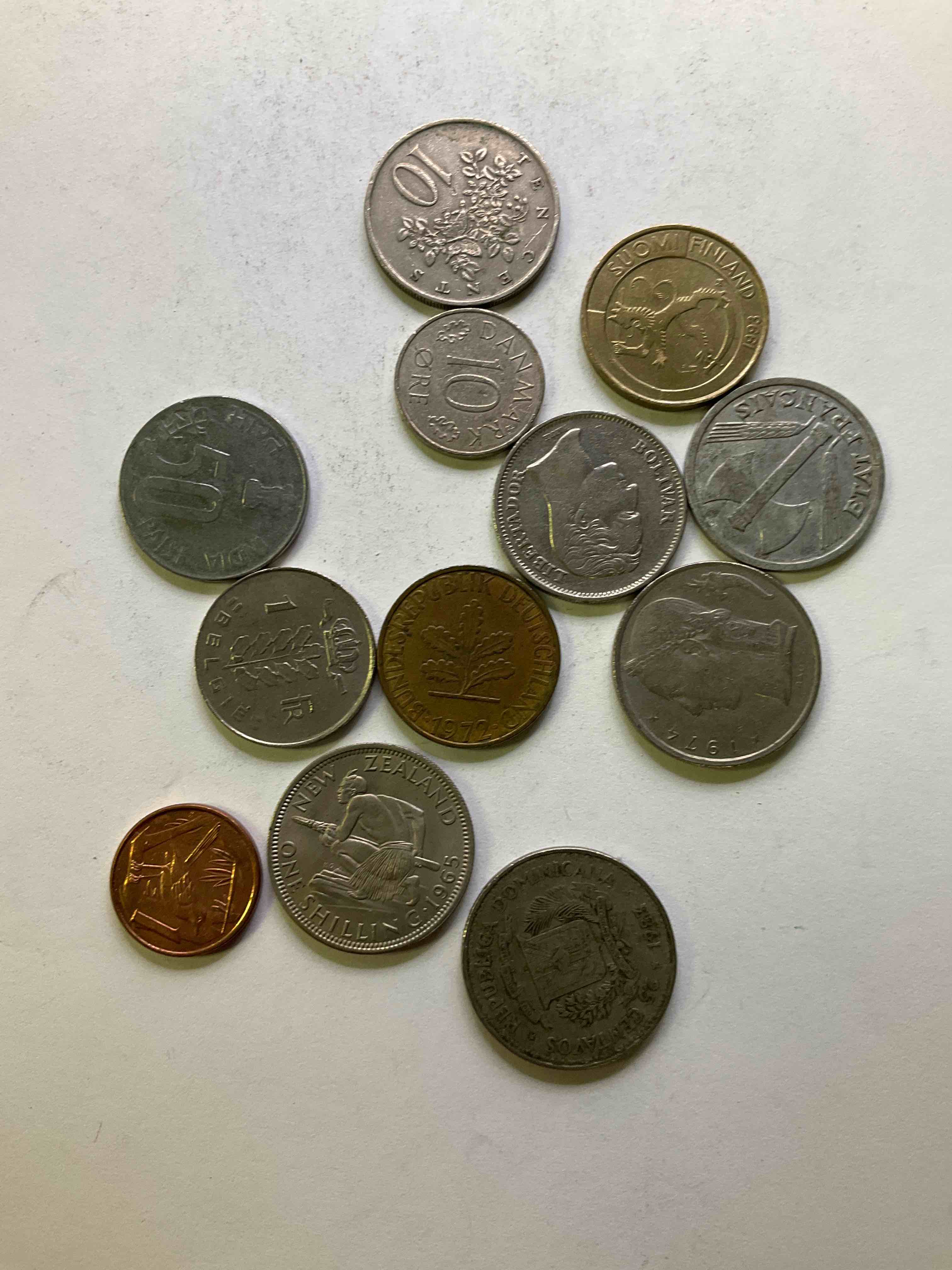 World Coins, Antique & Vintage! Each Lot Unique! Many Different Years, Countries, Sizes & Exotic Places. This Cool Collection Of Antique Coins From Around The World Is Loads Of Fun! Have Fun Identifying Each Coin & Country As A great Educational Tool! A Great Investment Too!