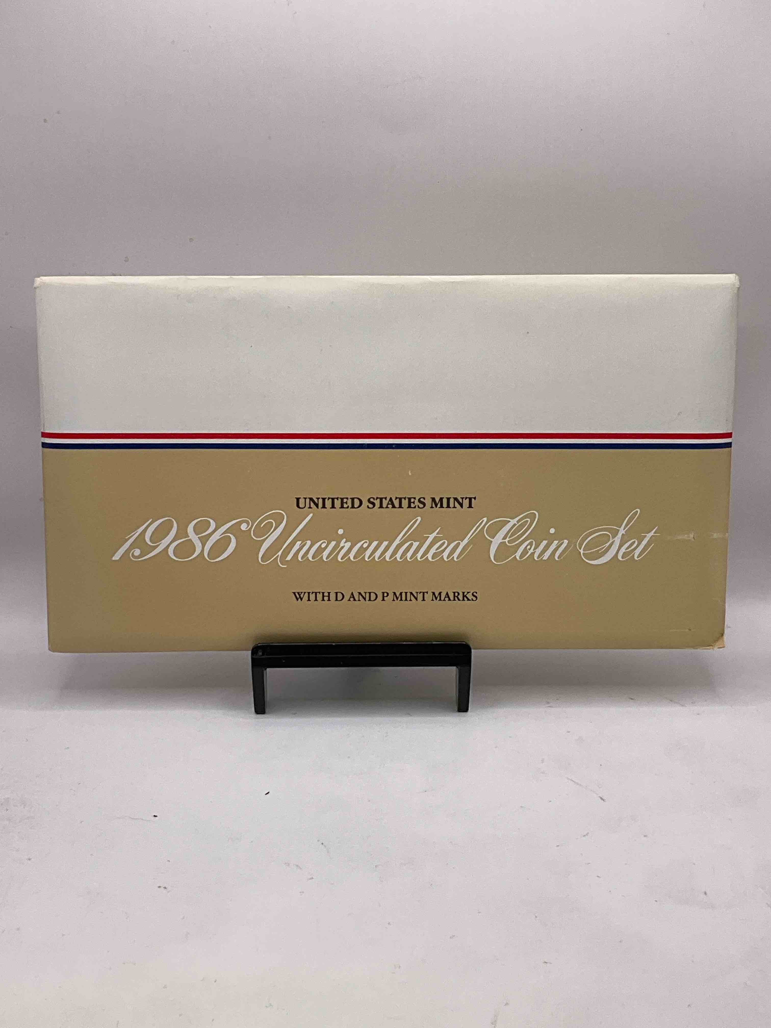 1986 History! Check Out This 1986 Uncirculated Mint Set Issued From The U.S. Mint, Still In Its Original Envelope From The U.S. Treasury! Set Includes Both Mint Sets For 1986, Philadelphia & Denver! Includes Each Coin Minted For That Year & Also An Exclusive Philly & Denver Mint Token. An Awesome Collectable!