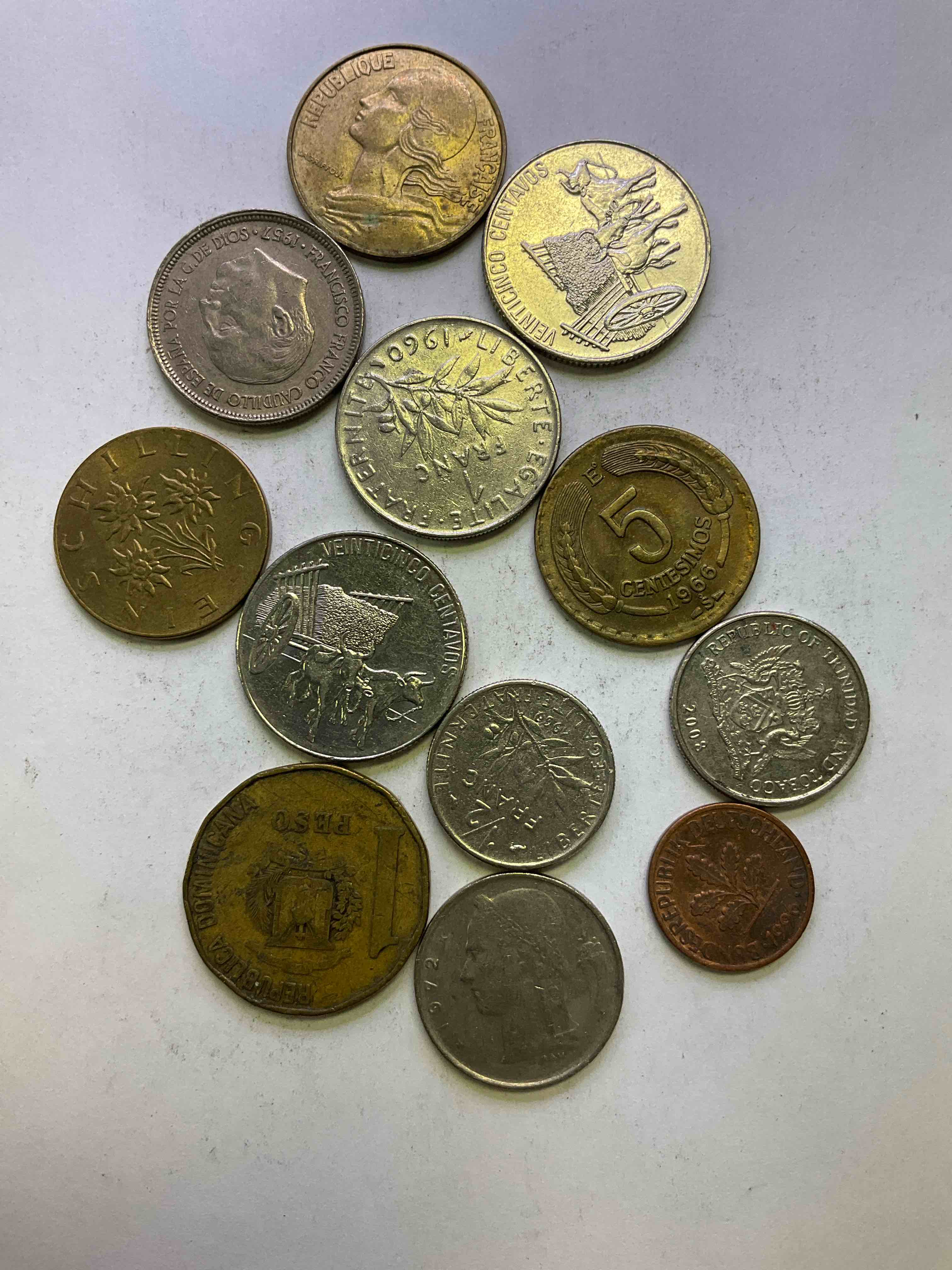 World Coins, Antique & Vintage! Each Lot Unique! Many Different Years, Countries, Sizes & Exotic Places. This Cool Collection Of Antique Coins From Around The World Is Loads Of Fun! Have Fun Identifying Each Coin & Country As A great Educational Tool! A Great Investment Too!