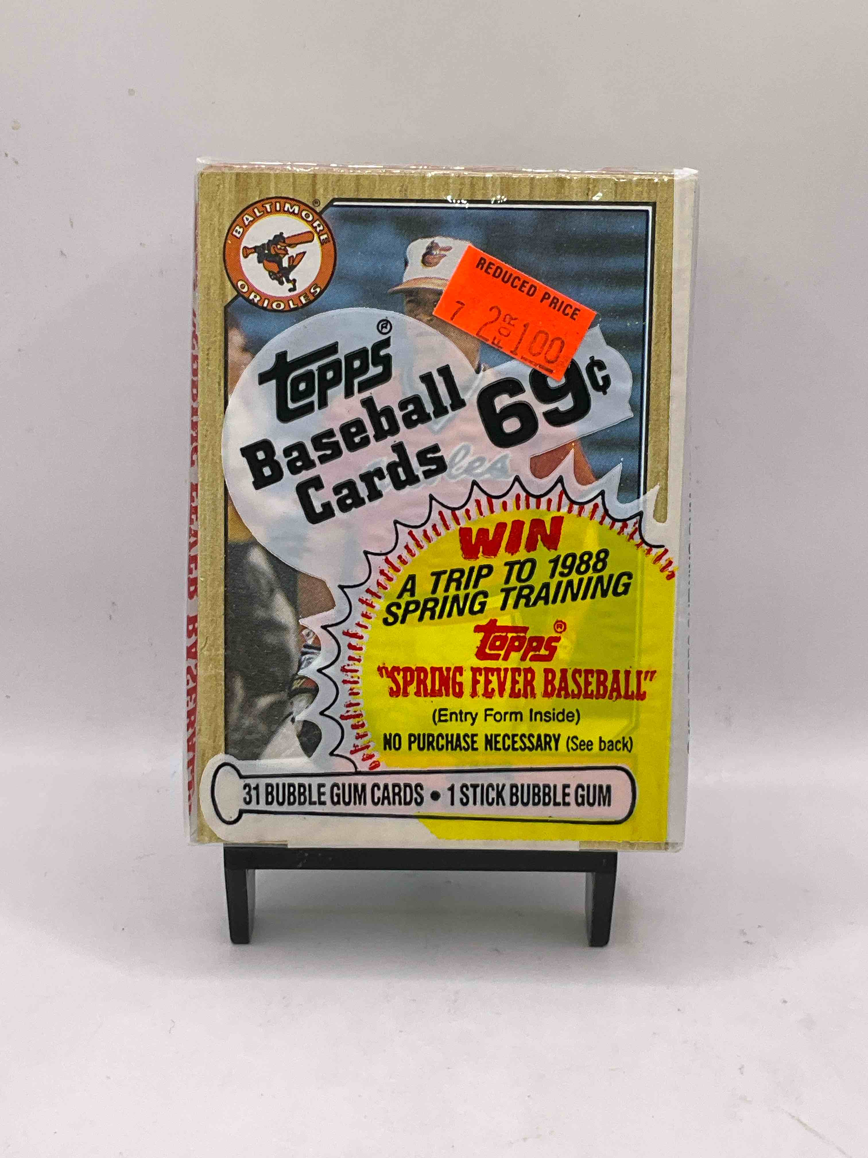 Loaded, Loaded, Loaded! 1987 Topps Baseball 31 Card Cello Pack- 1987 Topps Baseball Is A Loaded Year With Rookie Cards From Barry Bonds (PSA 10 $300+), Bo Jackson, Jose Canseco & More! Packs From This Year Are Super Rare! Excellent Condition Direct From Original Retail Case!