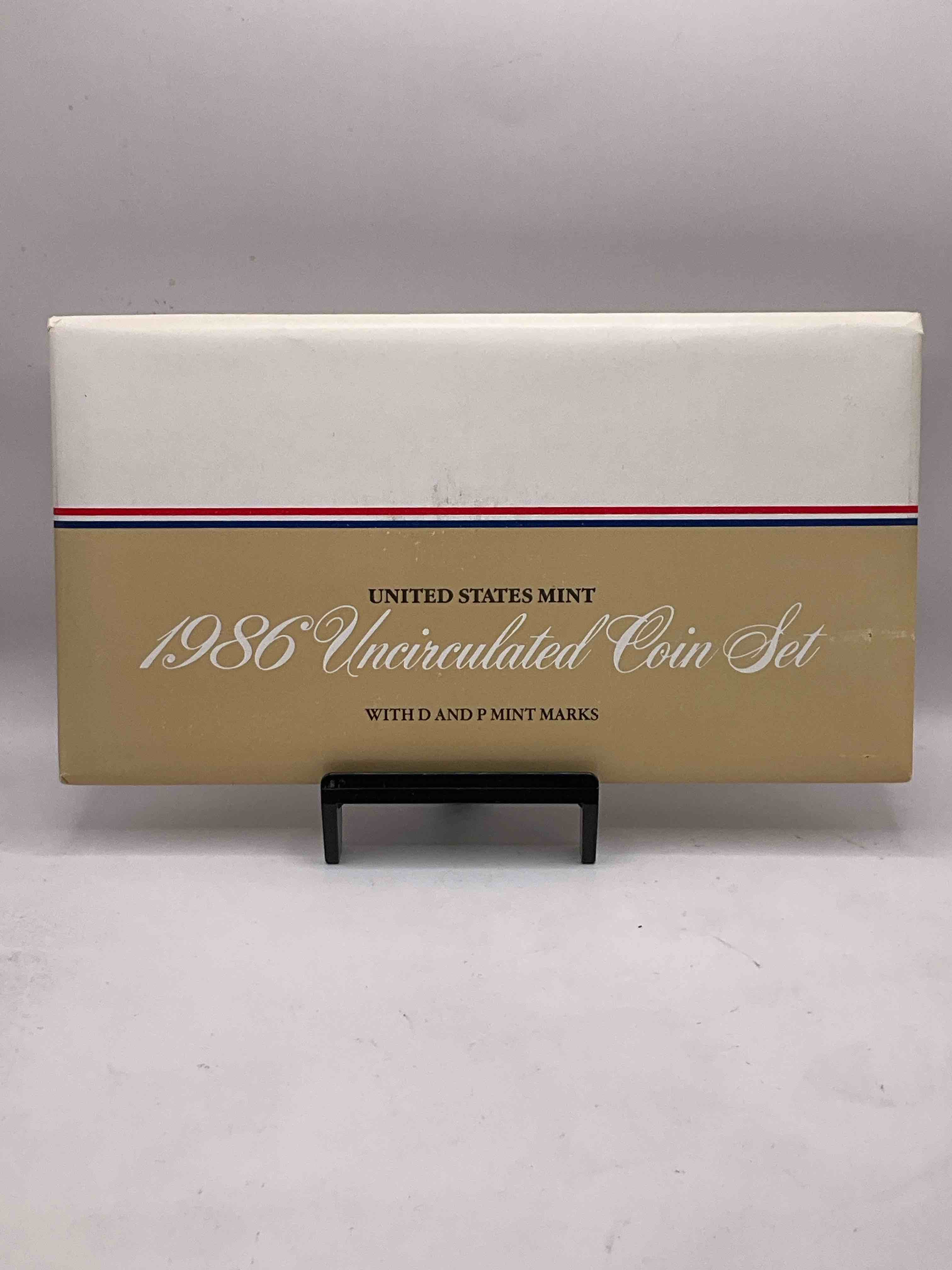 1986 History! Check Out This 1986 Uncirculated Mint Set Issued From The U.S. Mint, Still In Its Original Envelope From The U.S. Treasury! Set Includes Both Mint Sets For 1986, Philadelphia & Denver! Includes Each Coin Minted For That Year & Also An Exclusive Philly & Denver Mint Token. An Awesome Collectable!