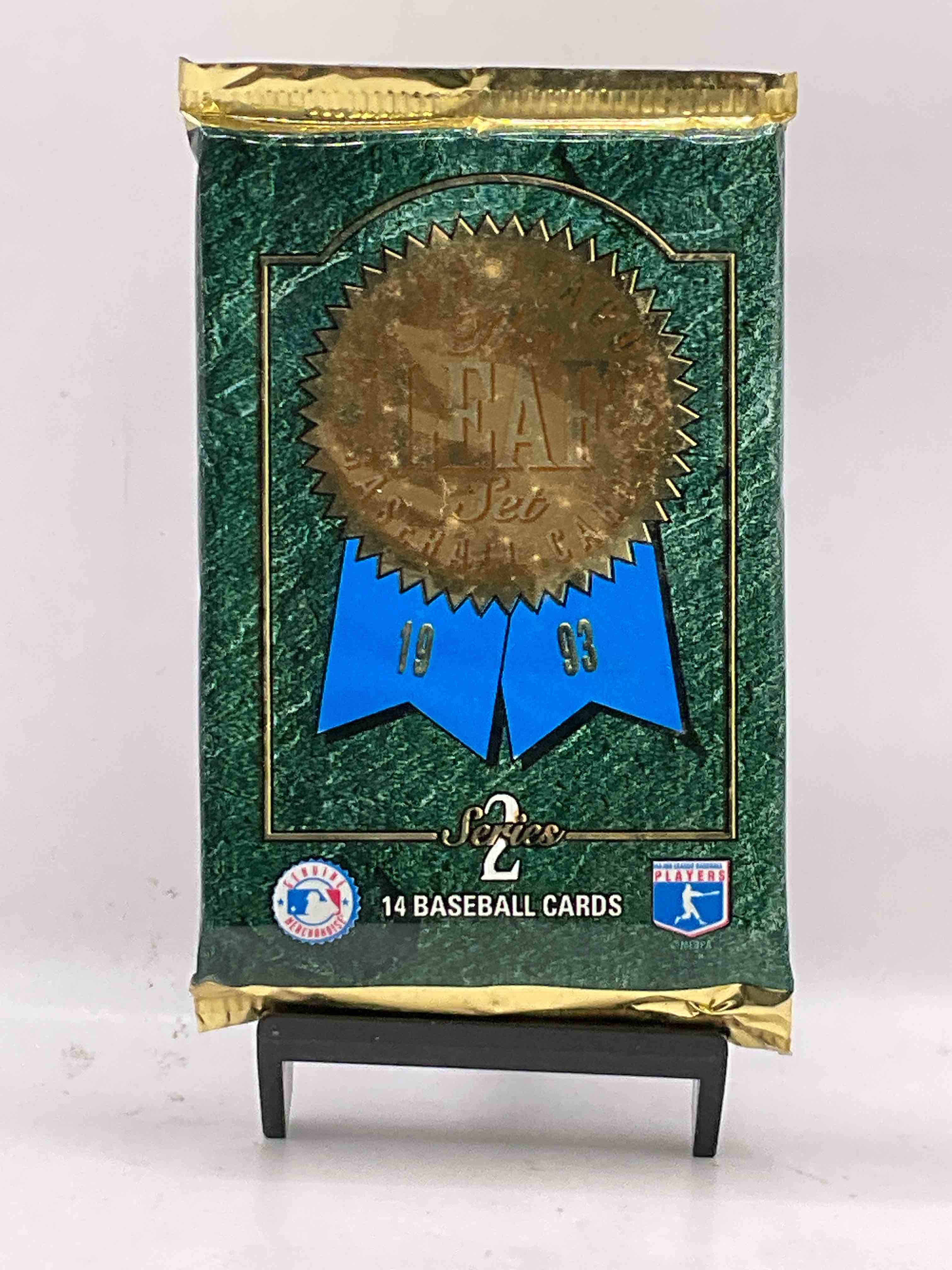 1993 Leaf Series 2 Baseball Sealed 14 Card Pack, Direct From Original Retail Display Case. Search For Derek Jeter, Ken Griffey Jr. & So Much More! Search For Highly Collectible Inserts. These Cards Are Highly Sought After By Collectors For Their Holographic Design, These Are PREMIUM Baseball Cards From 1993!