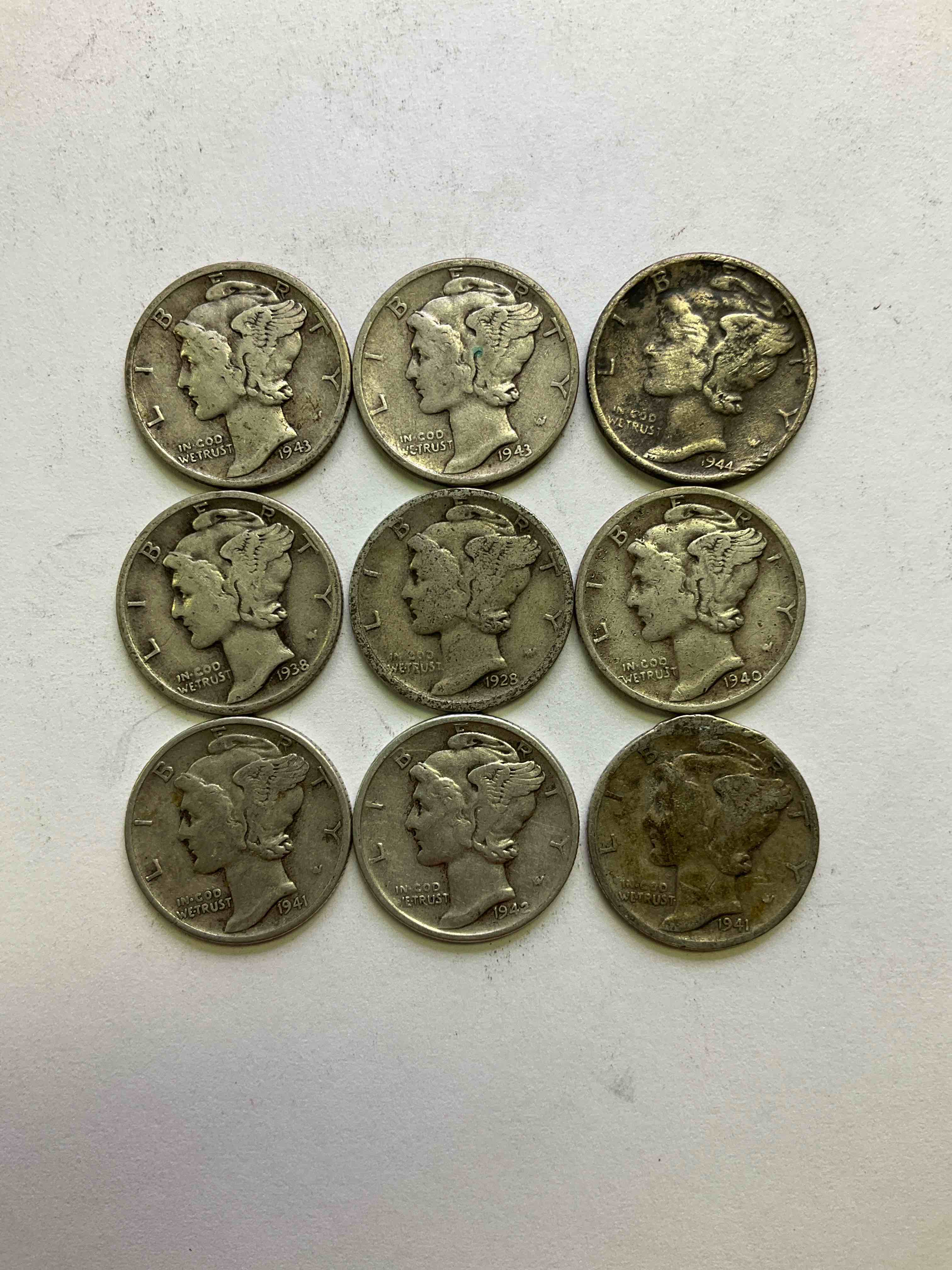 Antique U.S. Pure Fine Silver Mercury Dimes! Silver Mercury Dimes Were Minted From 1916-1945 & Have Become Serious Collector Items! Check Out These Awesome Examples, All In Nice, Circulated Condition With Visible Dates & Varying Years! Rare To Have Visible Dates! Makes For A Great Investment In Precious Metals, Mercury Dimes Are 90% Pure Fine Silver! They Don't Make Em' Like This Anymore!