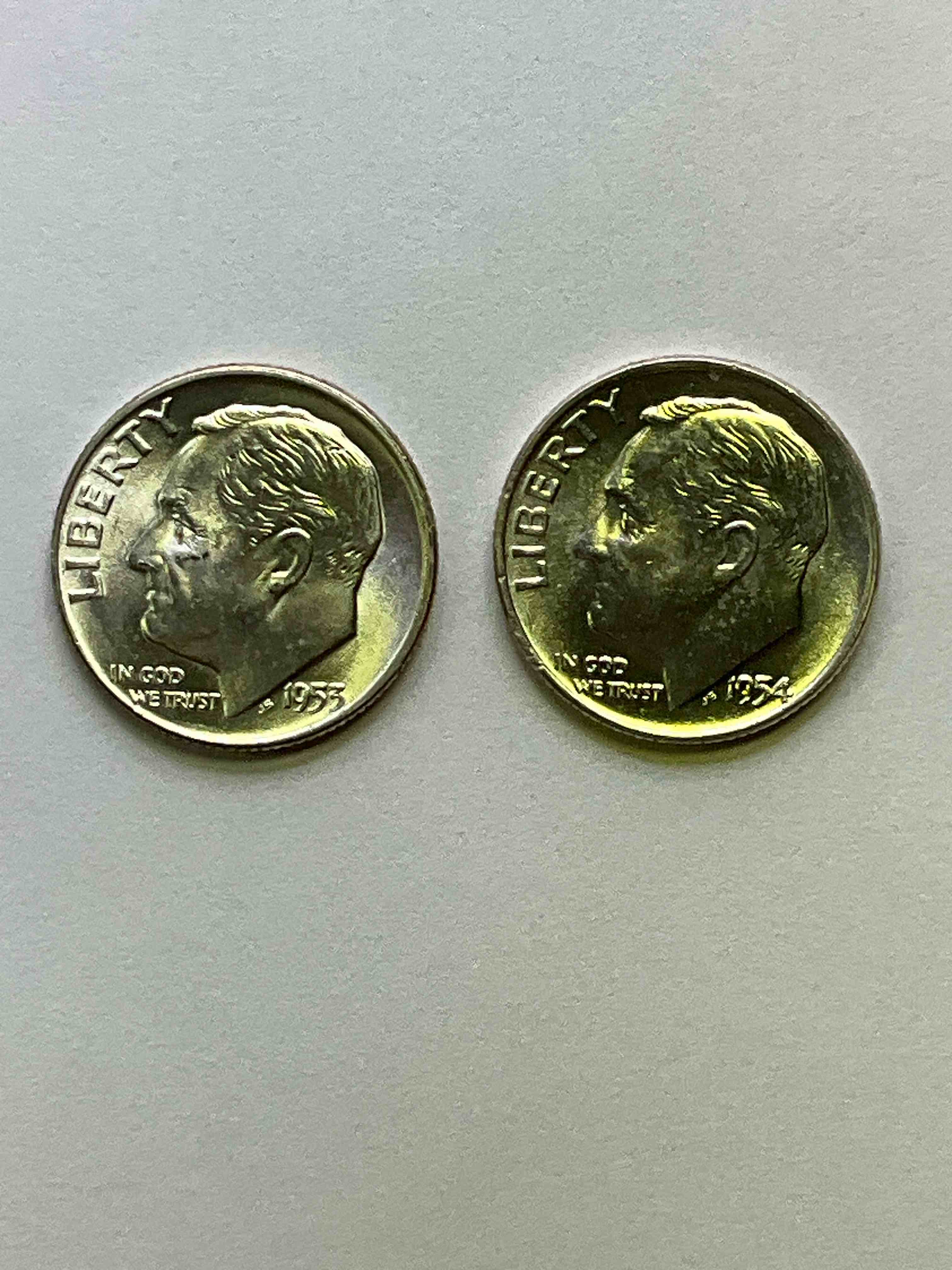 Gorgeous Uncirculated, Antique U.S. Fine Silver Roosevelt Dimes! Did You Know That Pre 1965 Roosevelt Dimes Are 90% Silver? Roosevelt Dimes Were First Minted In 1945 Upon The Death Of President Roosevelt, & Were Minted In Fine U.S. Silver Until 1965. Check Out These Awesome Uncirculated, Mint Examples in 1953 & 1954 Mint Year! Makes For A Great Investment In Precious Metals, They Don't Make Em' Like This Anymore!