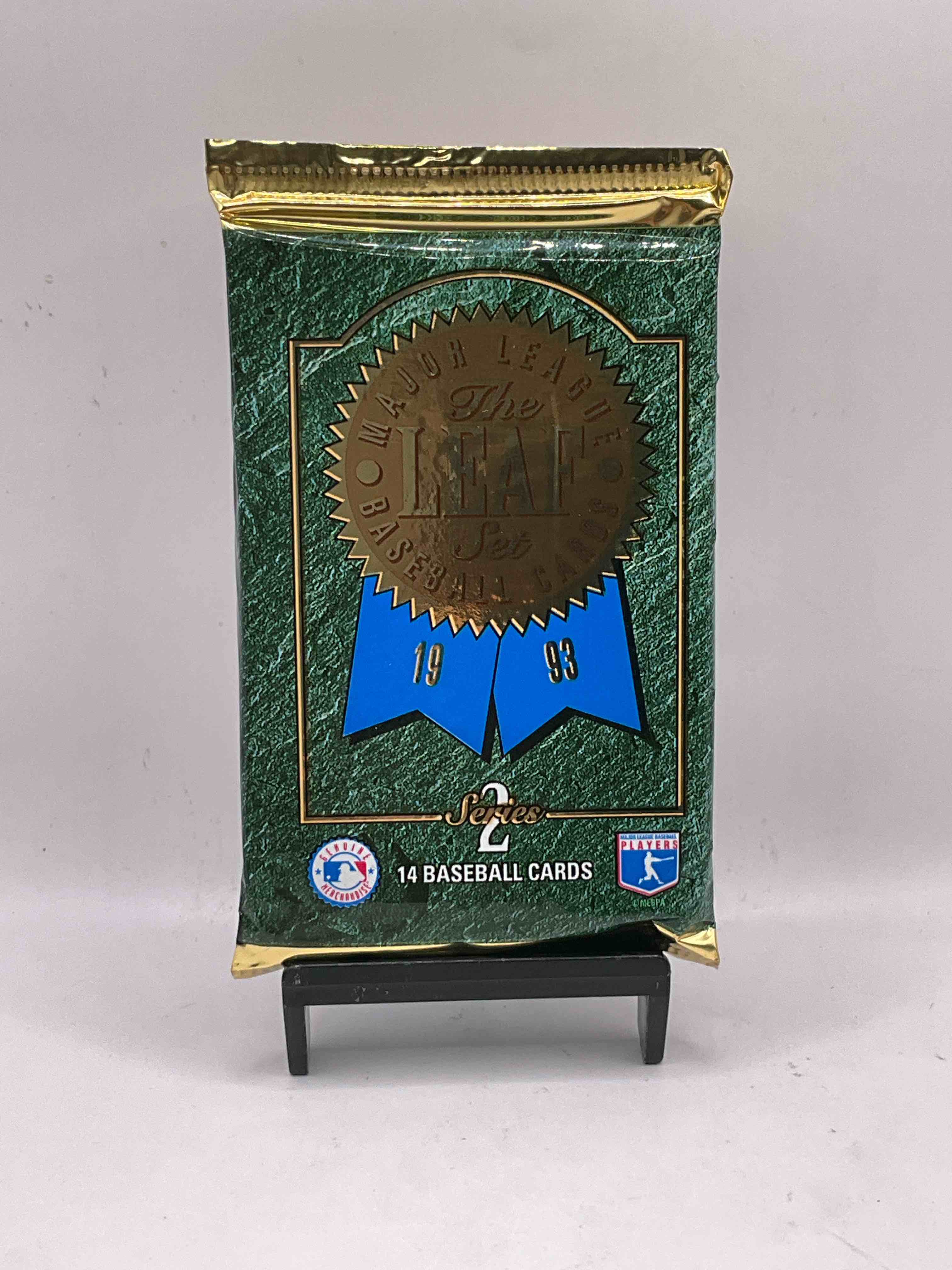 1993 Leaf Series 2 Baseball Sealed 14 Card Pack, Direct From Original Retail Display Case. Search For Derek Jeter, Ken Griffey Jr. & So Much More! Search For Highly Collectible Inserts. These Cards Are Highly Sought After By Collectors For Their Holographic Design, These Are PREMIUM Baseball Cards From 1993!