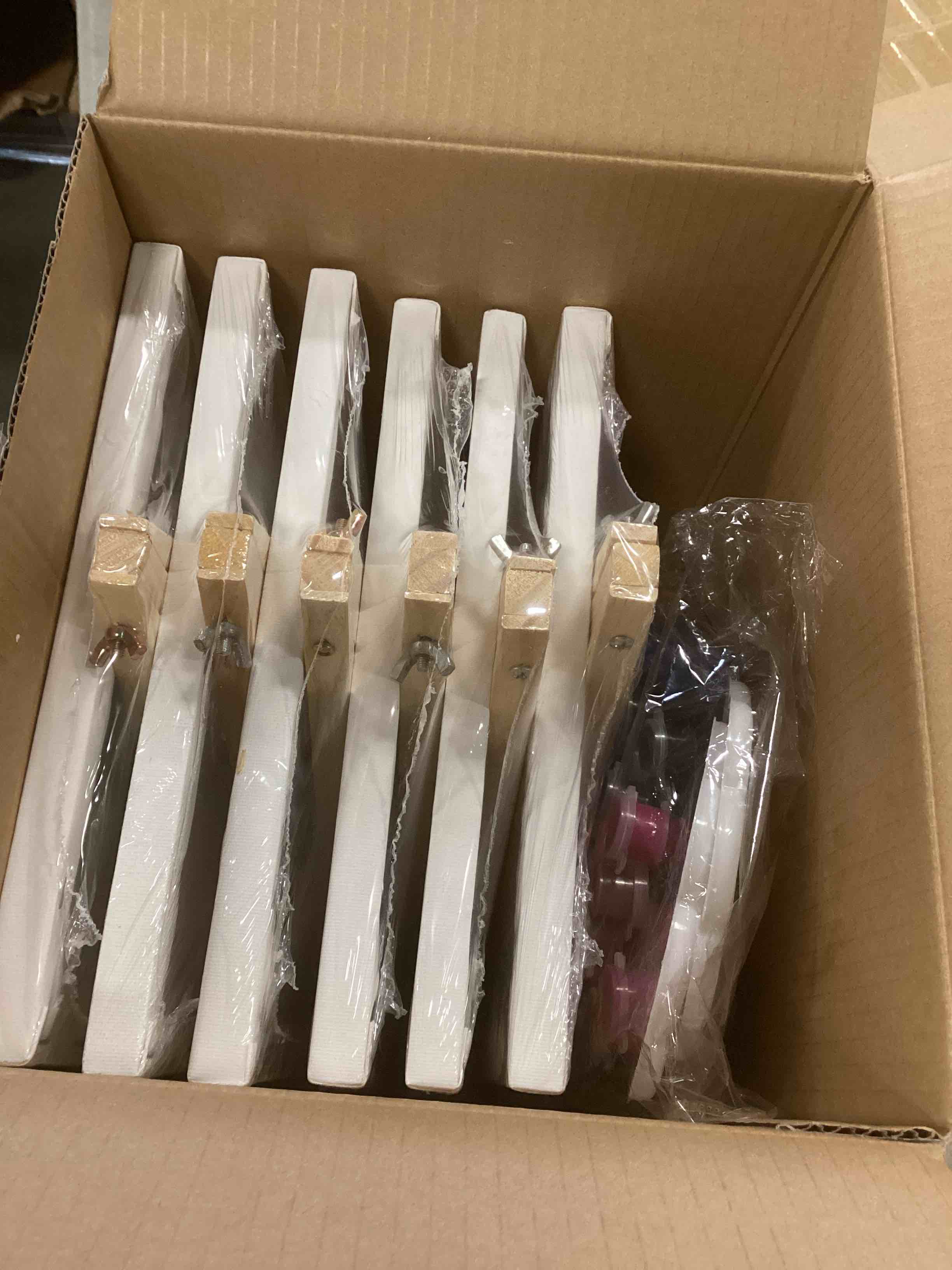 https://s3.amazonaws.com/lotting-images-prod/bidfta/TEA1368885_1741008136952.jpeg