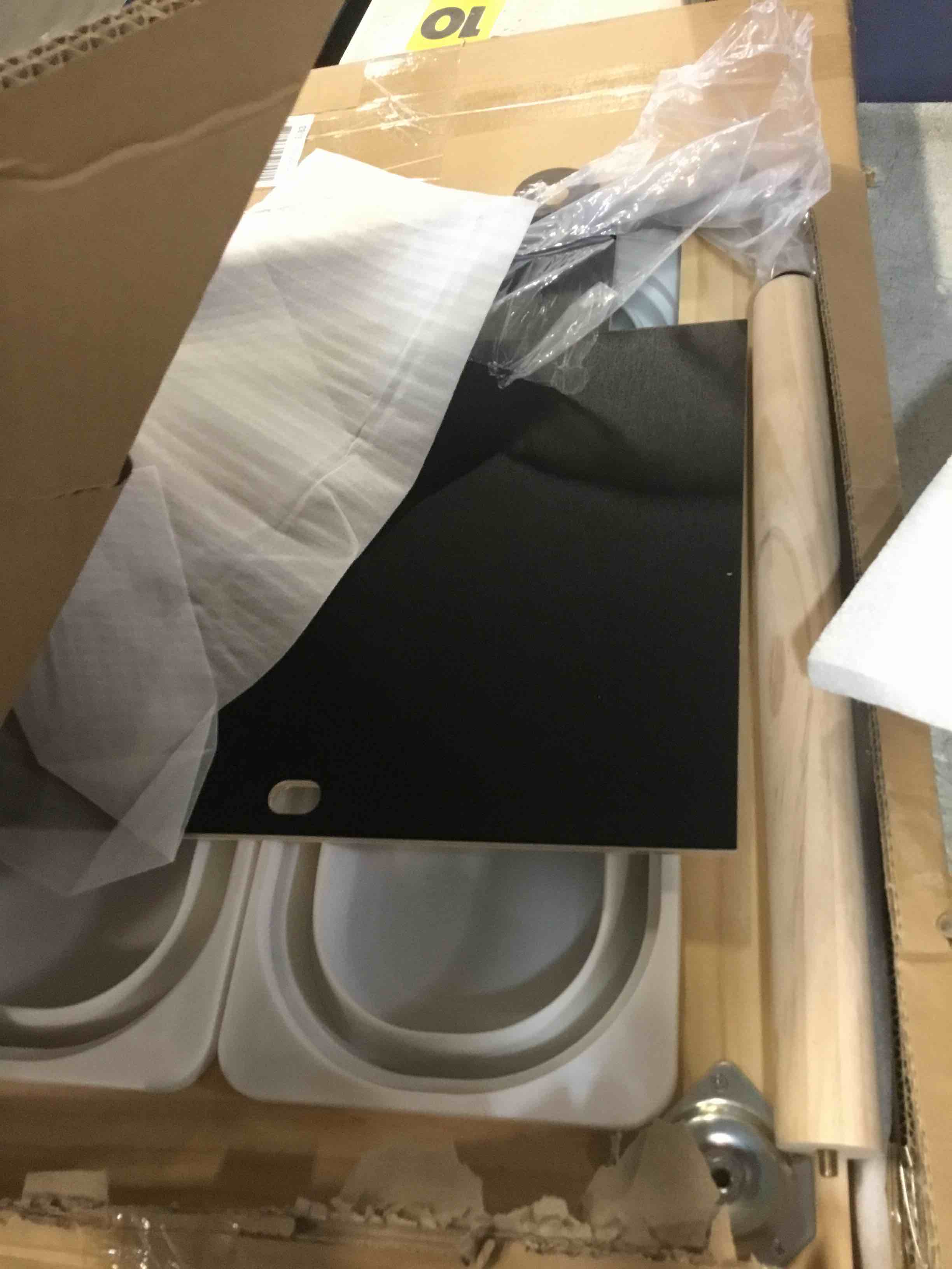 https://s3.amazonaws.com/lotting-images-prod/bidfta/TEA1377157_1740761106481.jpeg