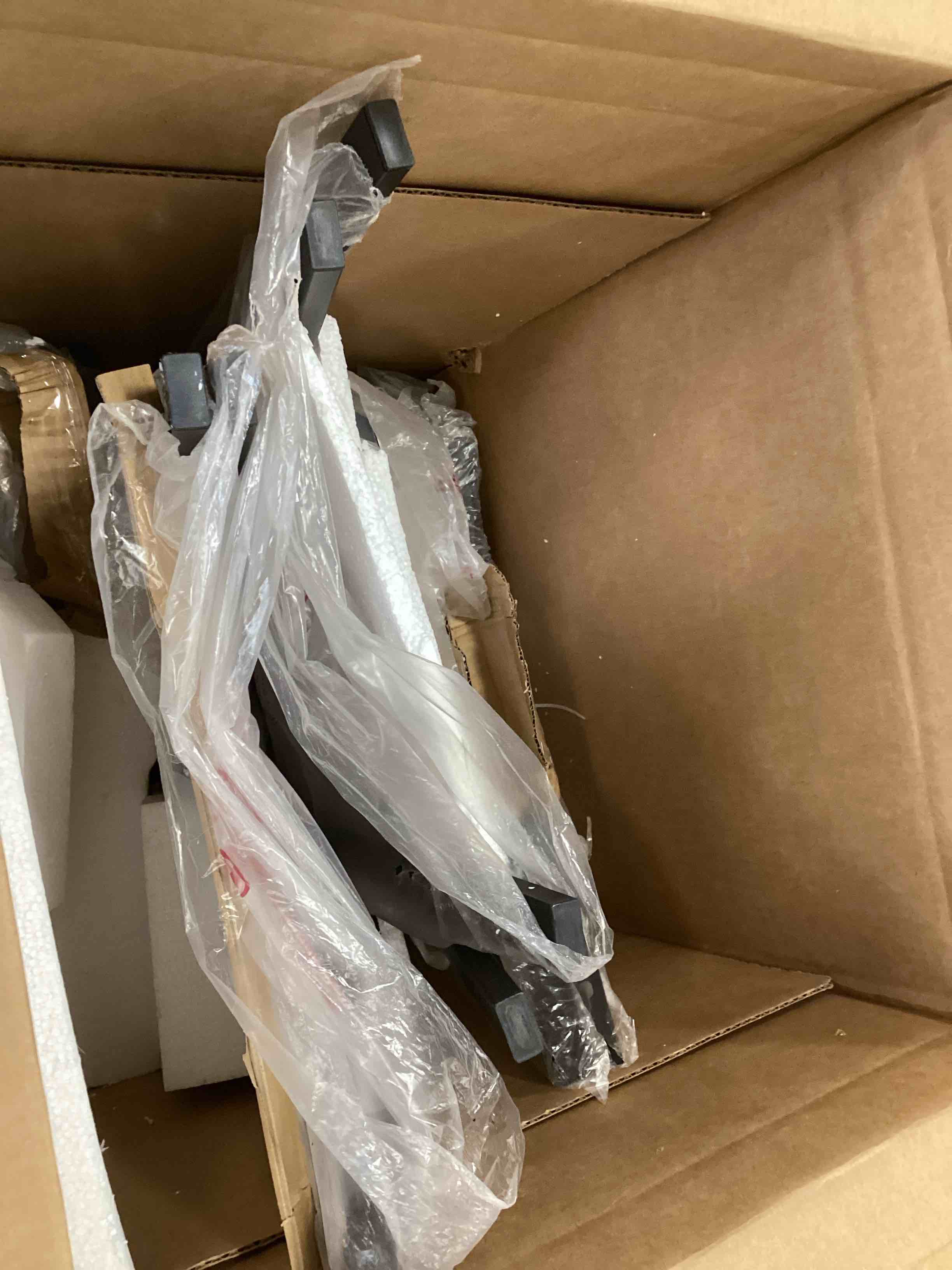 https://s3.amazonaws.com/lotting-images-prod/bidfta/TEA1381384_1739808632941.jpeg