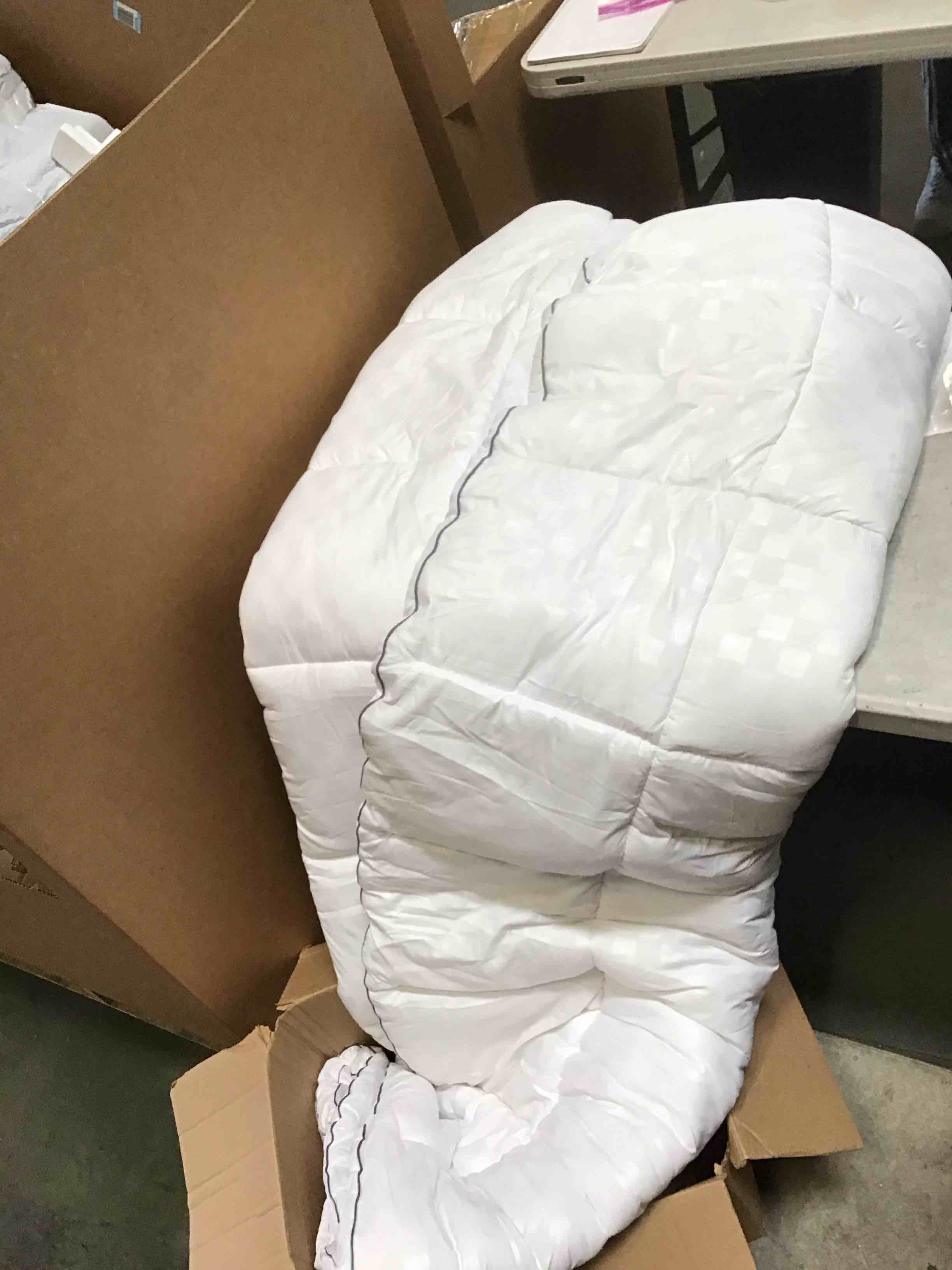 https://s3.amazonaws.com/lotting-images-prod/bidfta/TEA1408704_1744307274109.jpeg