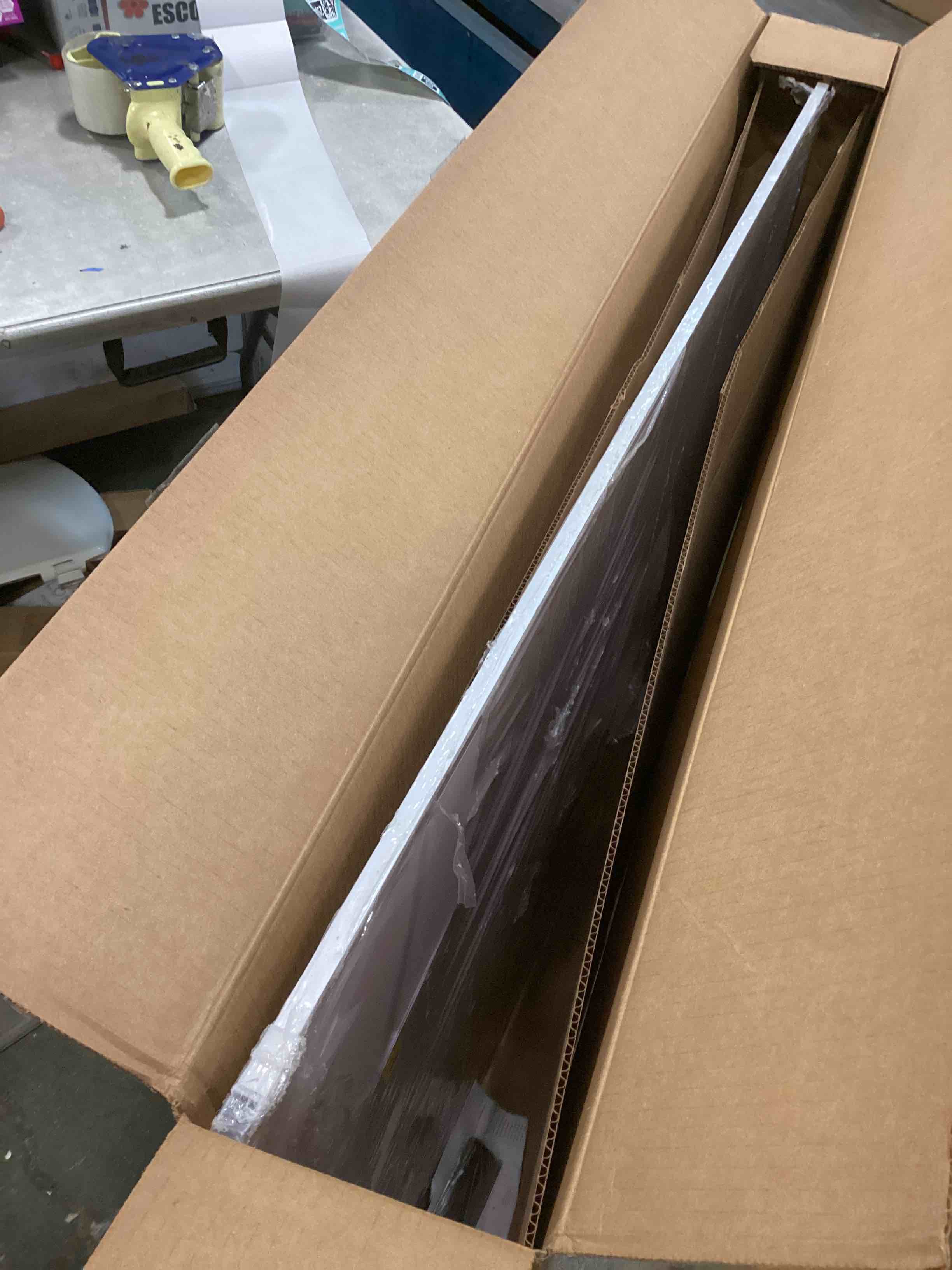 https://s3.amazonaws.com/lotting-images-prod/bidfta/TEA1412576_1743696893891.jpeg