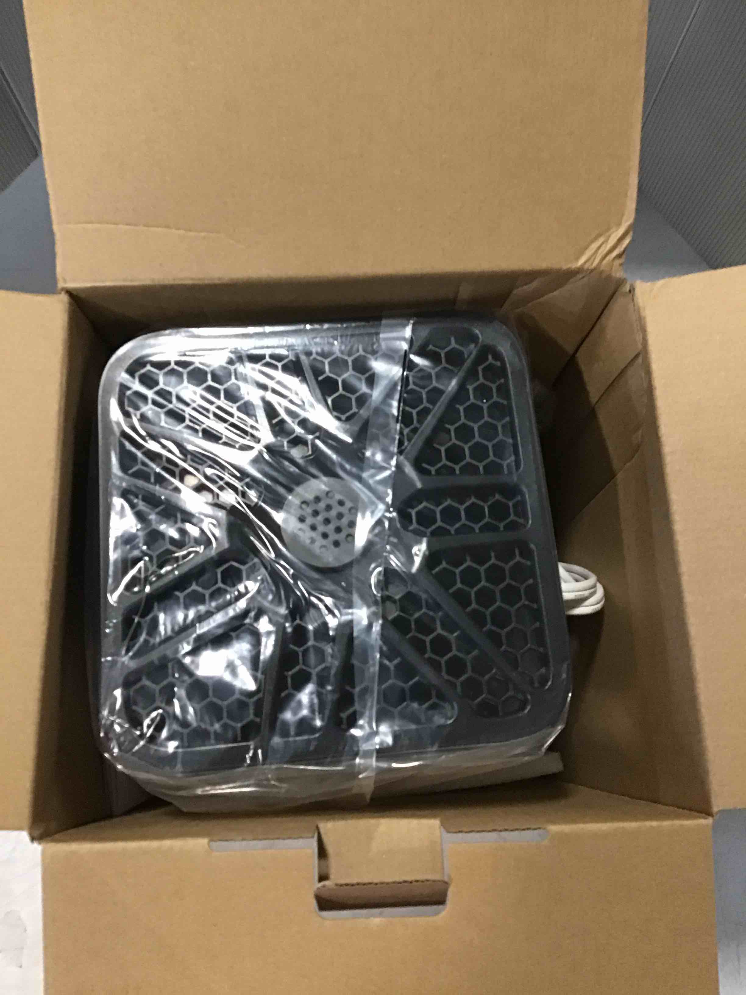 https://s3.amazonaws.com/lotting-images-prod/bidfta/TEA1415333_1746023213596.jpeg