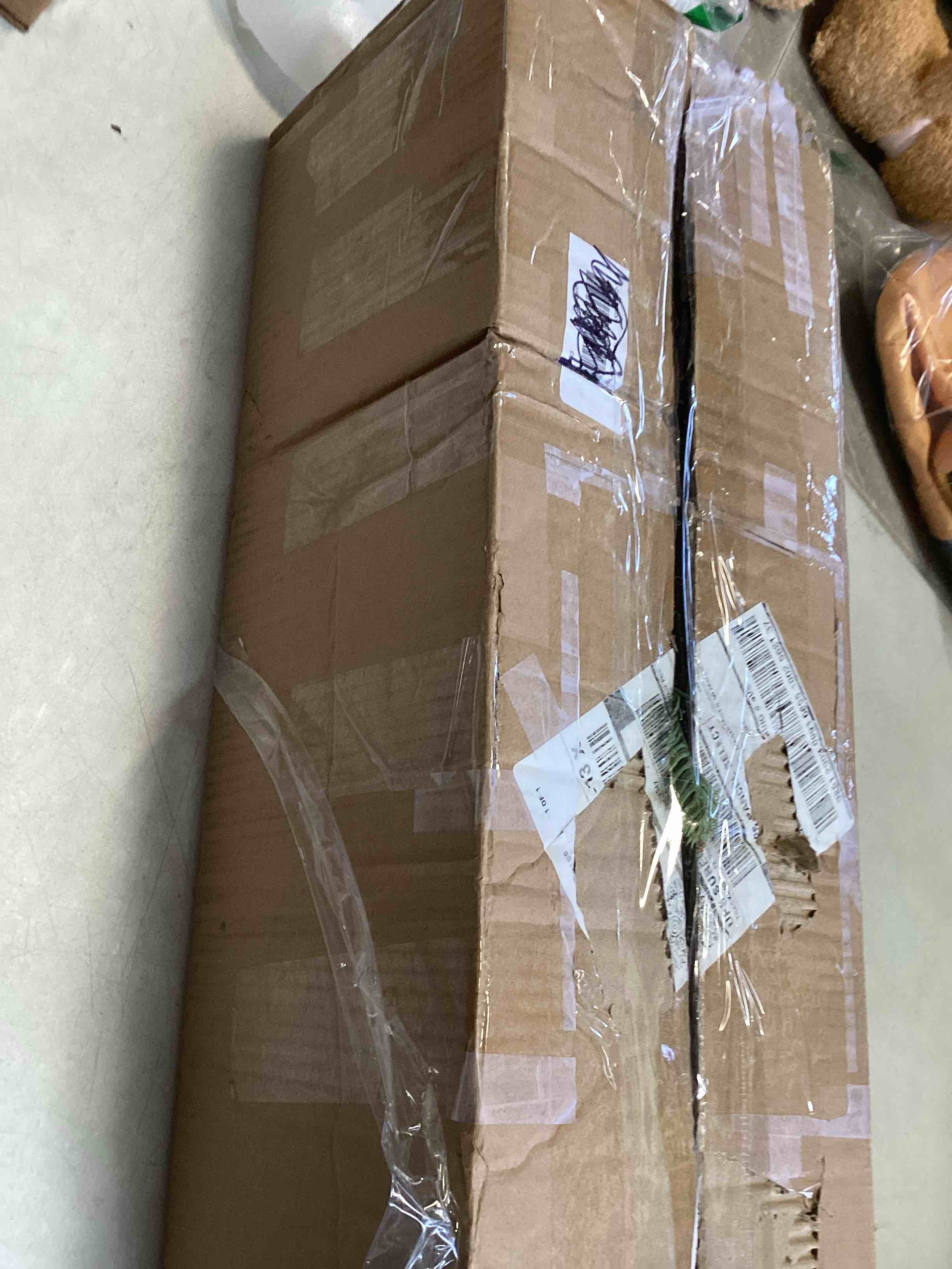 https://s3.amazonaws.com/lotting-images-prod/bidfta/TEA1421982_1742327849868.jpeg