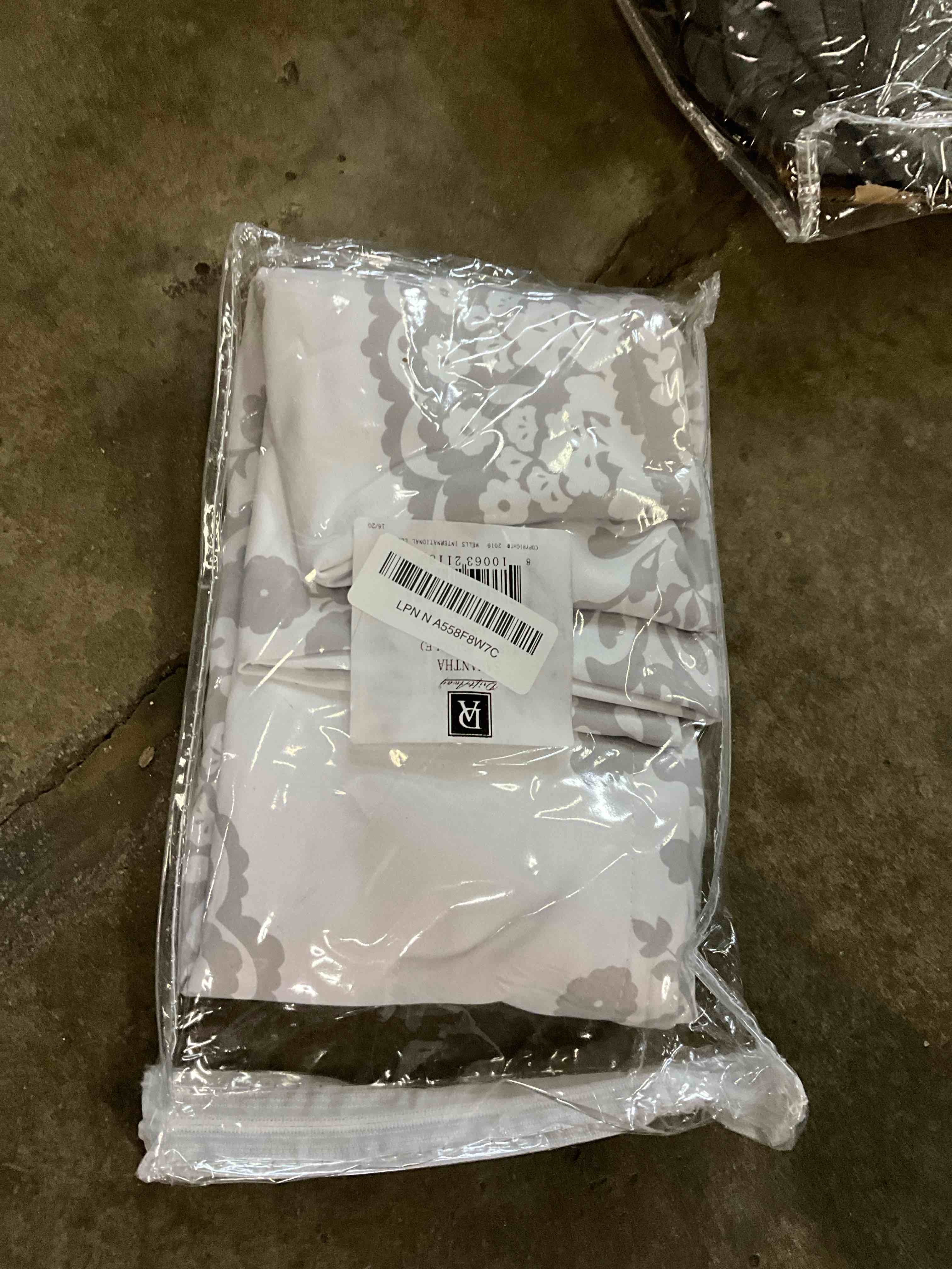 https://s3.amazonaws.com/lotting-images-prod/bidfta/TEA1425308_1743556595346.jpeg