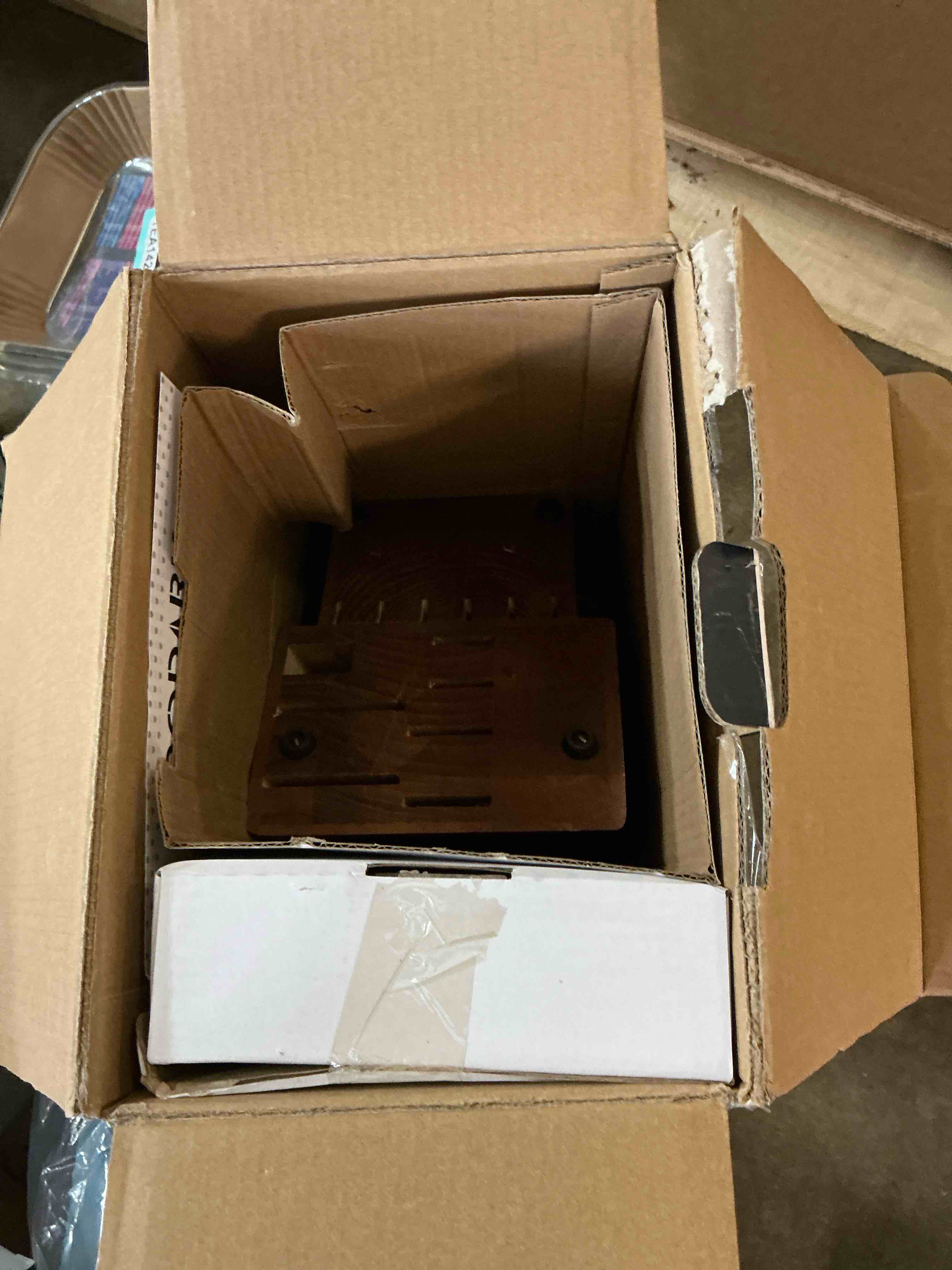 https://s3.amazonaws.com/lotting-images-prod/bidfta/TEA1425537_1744145703203.jpeg