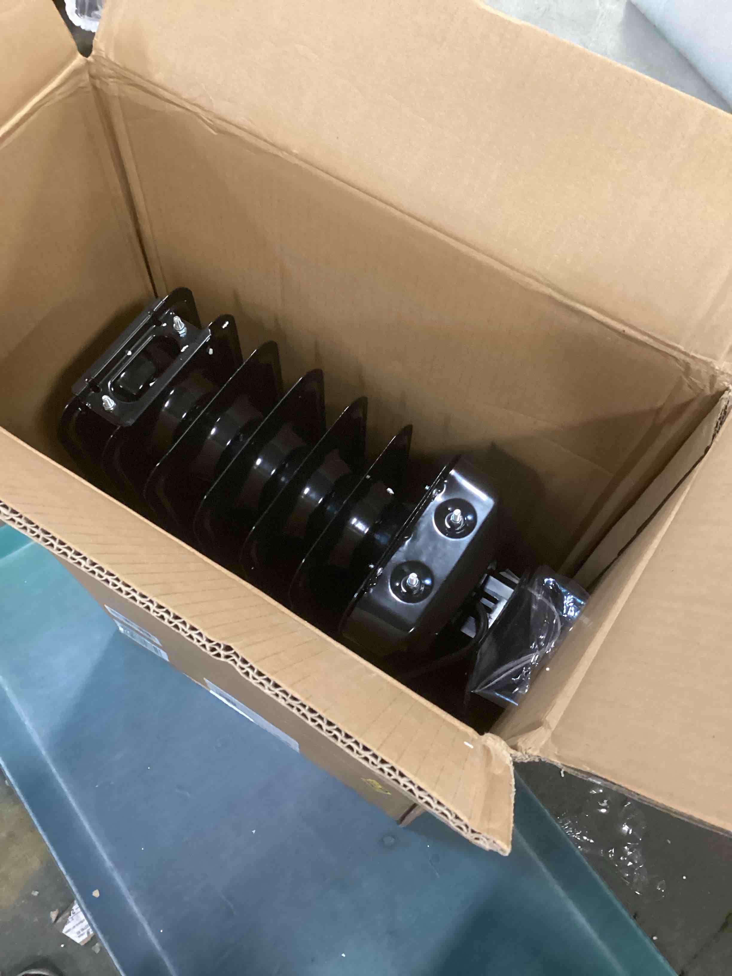 https://s3.amazonaws.com/lotting-images-prod/bidfta/TEA1426213_1743088324308.jpeg