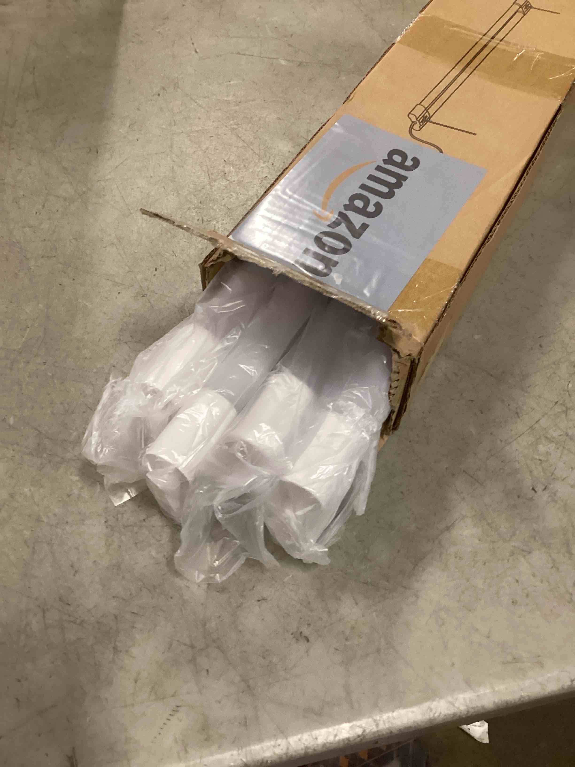 https://s3.amazonaws.com/lotting-images-prod/bidfta/TEA1426988_1743519461765.jpeg