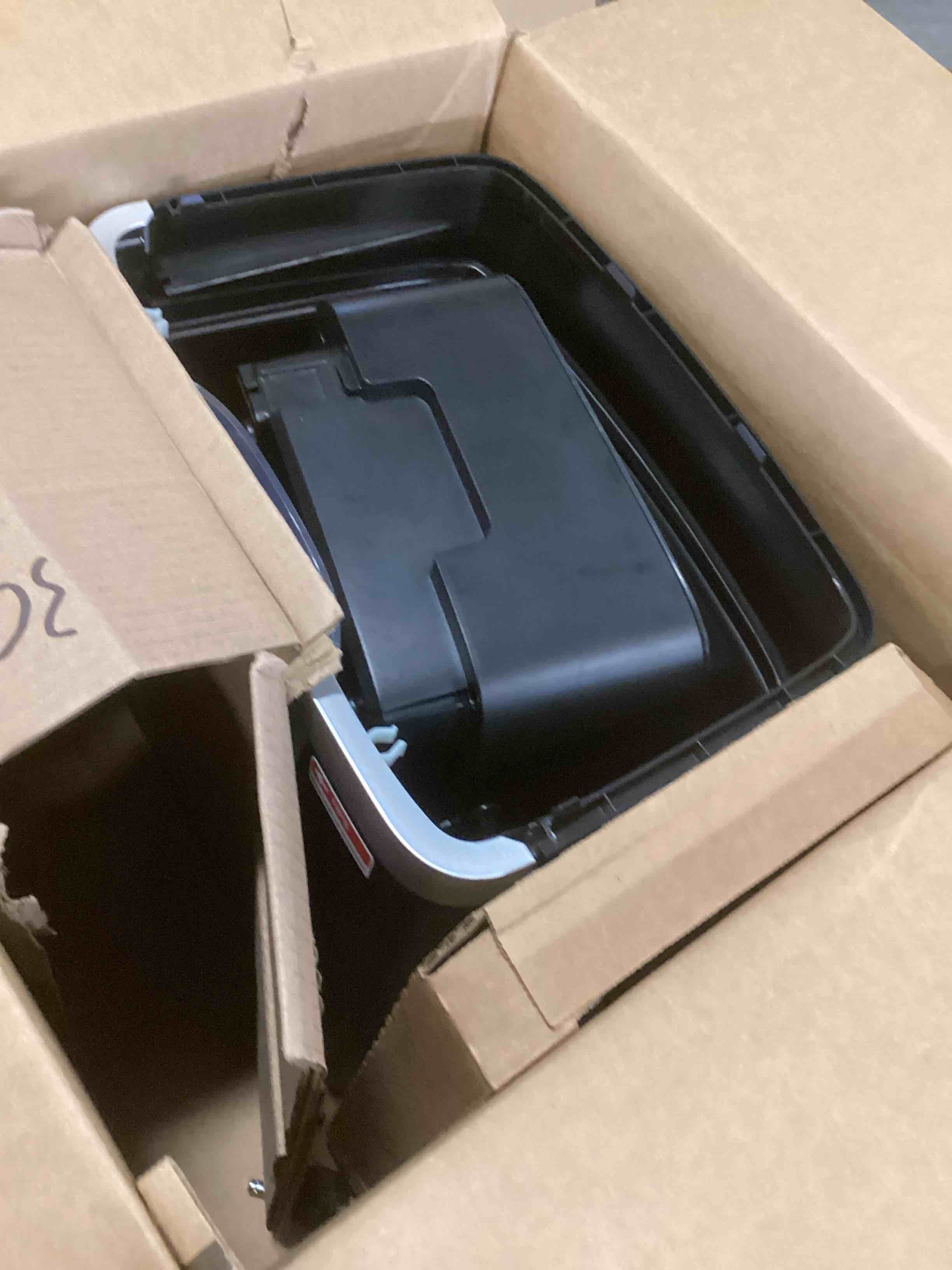 https://s3.amazonaws.com/lotting-images-prod/bidfta/TEA1428847_1744645532432.jpeg