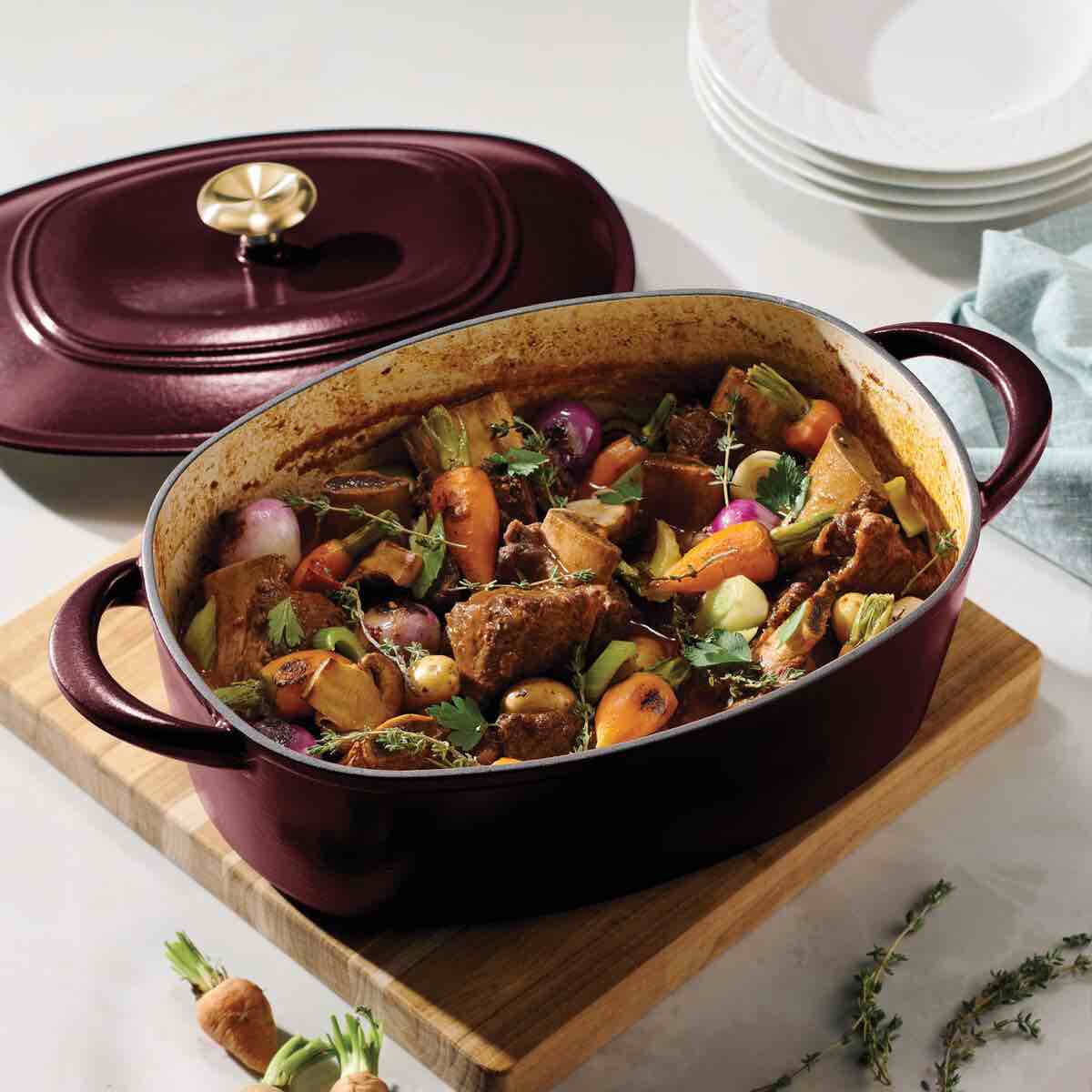 Tramontina 7Qt Oval Dutch Oven-Cast Iron - Cran - Gold Knob 