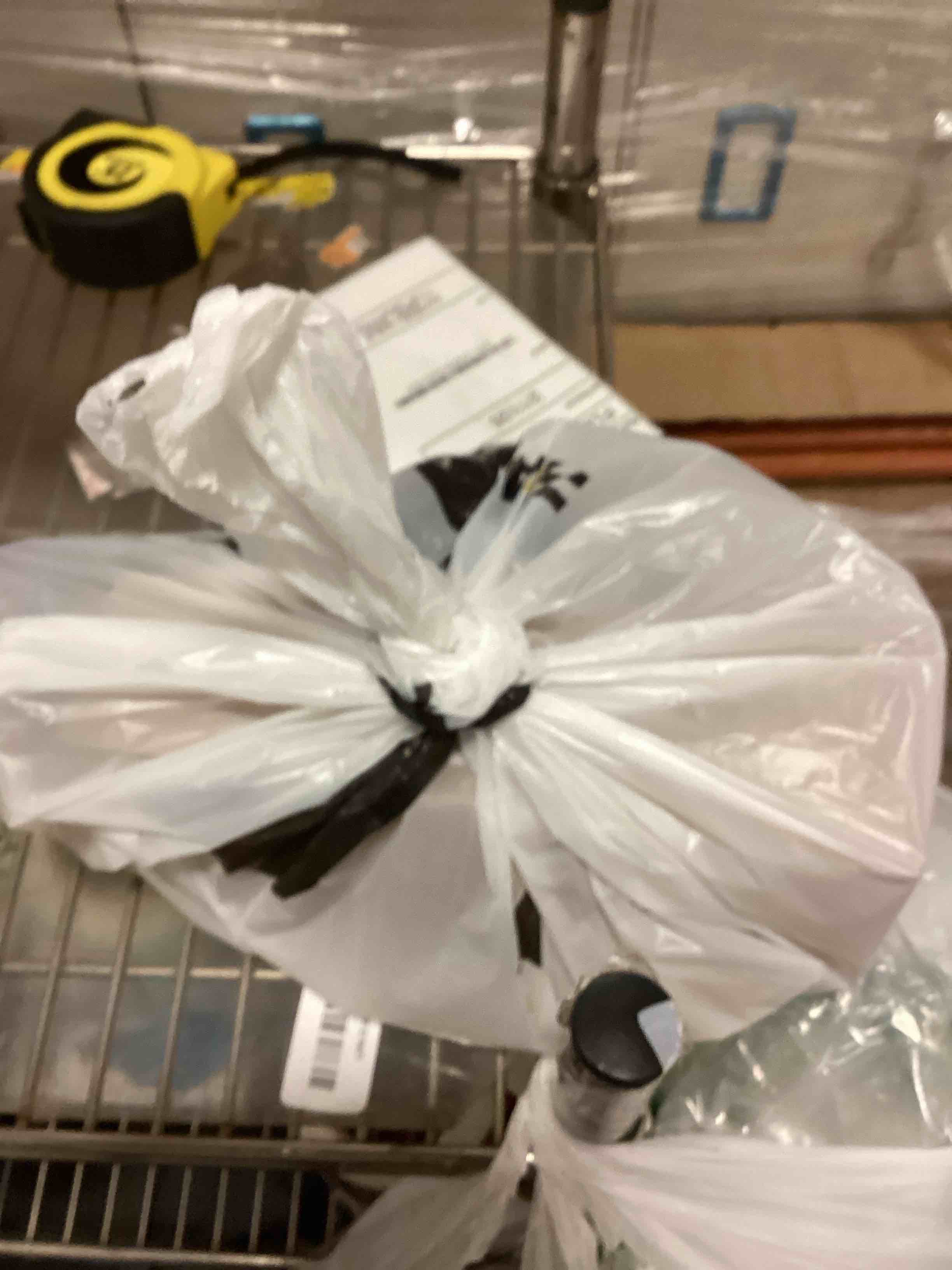 https://s3.amazonaws.com/lotting-images-prod/bidfta/TEA1437200_1740069079008.jpeg