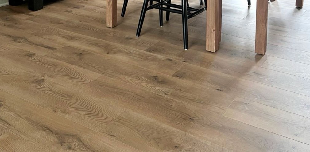 Select Surfaces Victoria SpillDefense Laminate Flooring, 17.49 sq. ft. per box 10 Boxes for pick up  174.9 sq.ft you BID per SQFT
