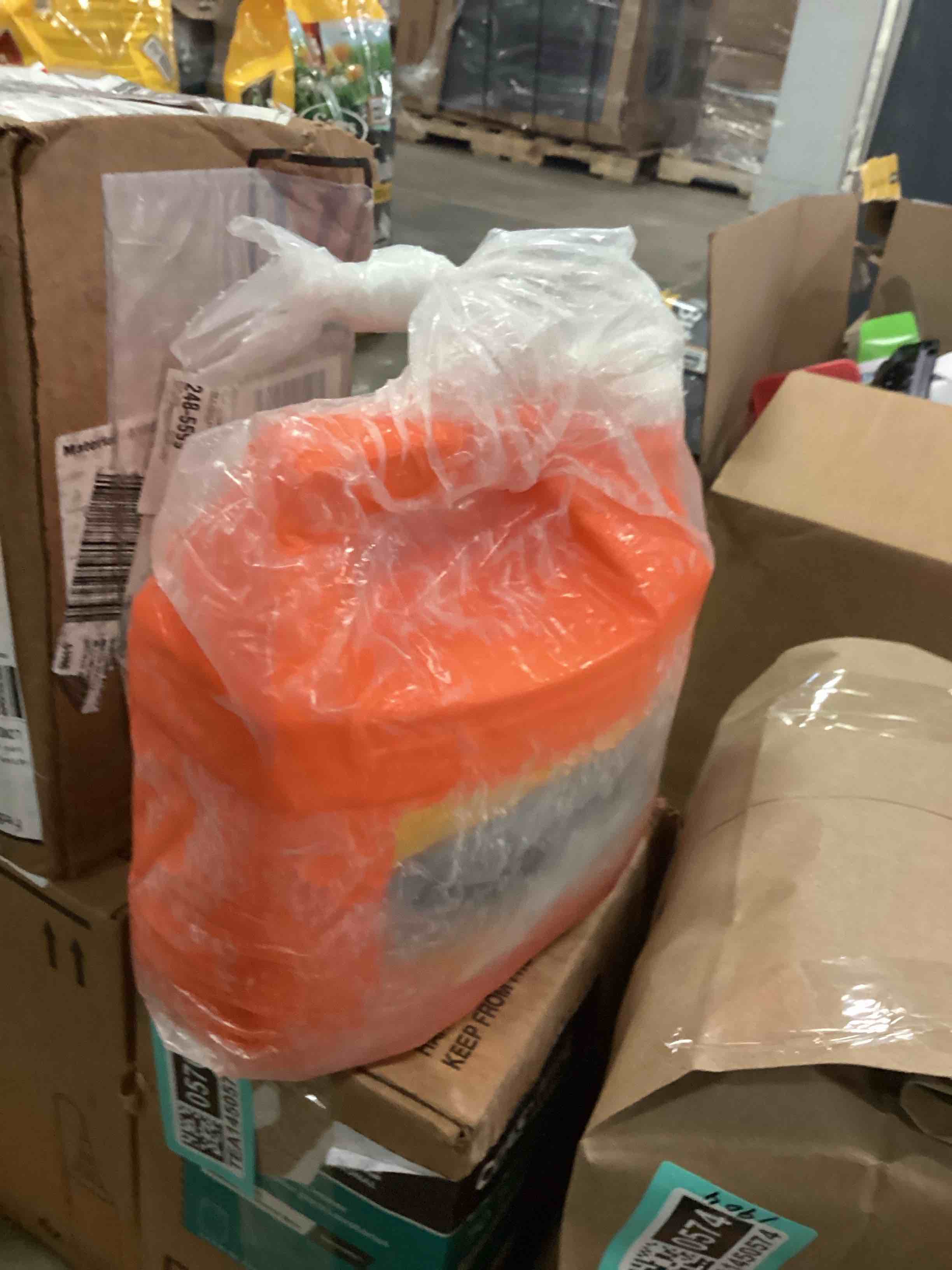 https://s3.amazonaws.com/lotting-images-prod/bidfta/TEA1450573_1757089131631.jpeg