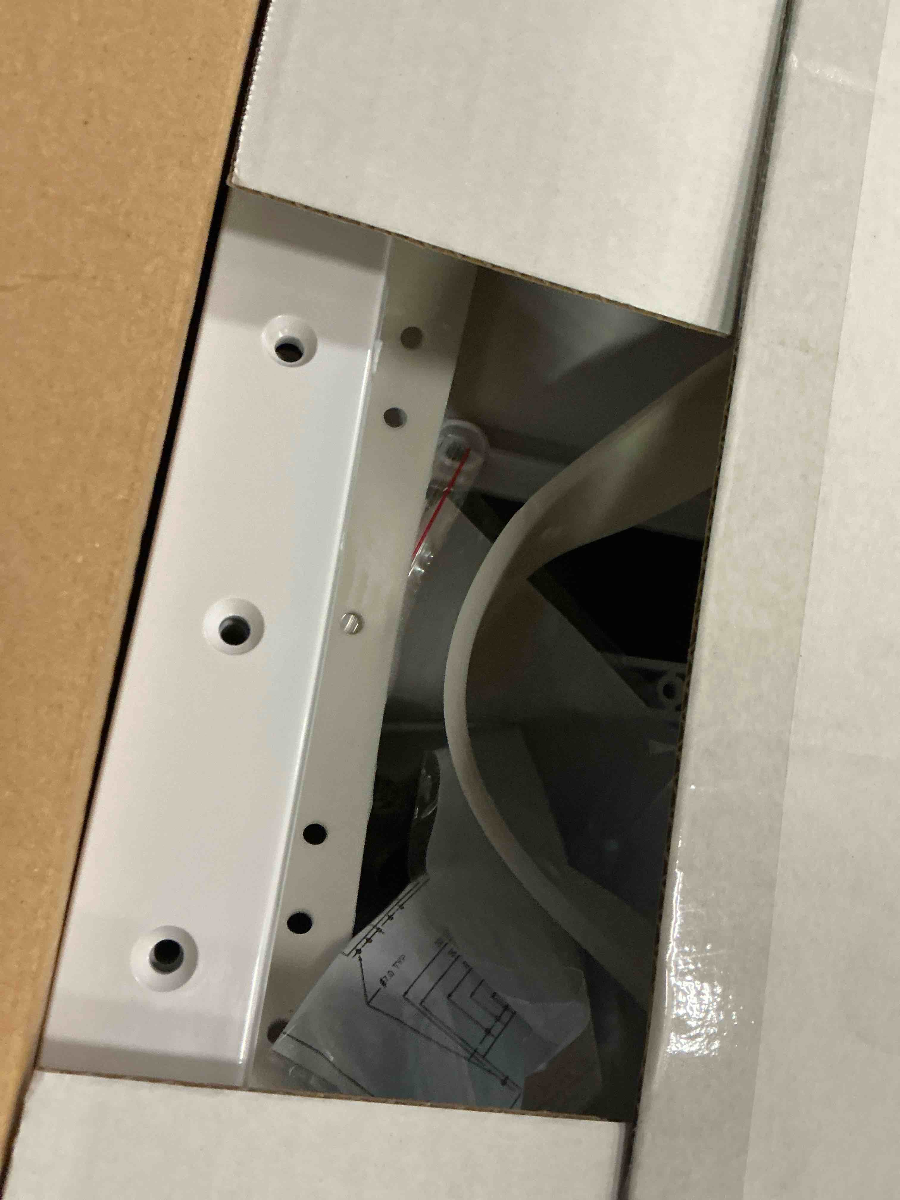 https://s3.amazonaws.com/lotting-images-prod/bidfta/TEA1450998_1757511118511.jpeg