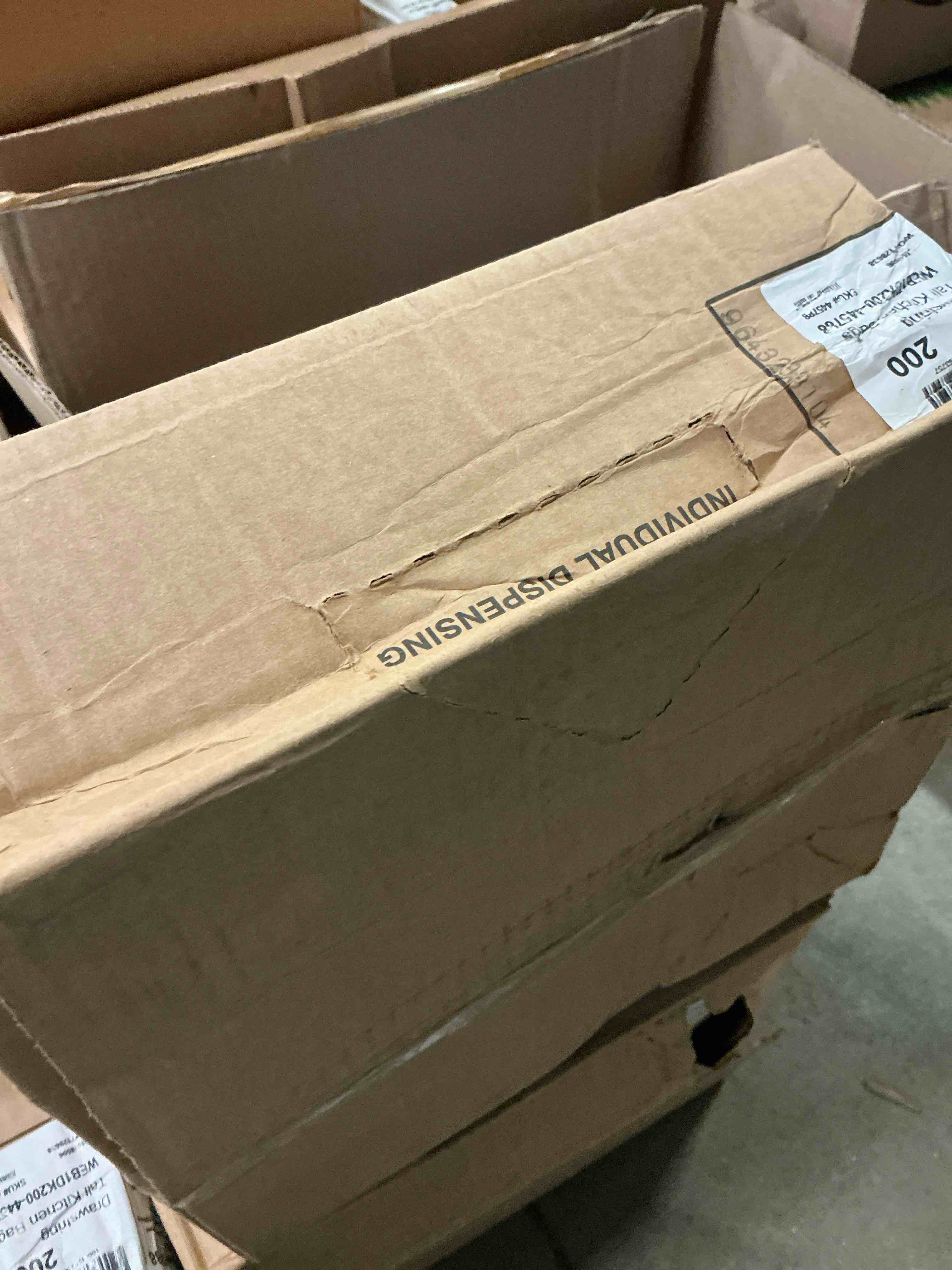 https://s3.amazonaws.com/lotting-images-prod/bidfta/TEA1451015_1757363574435.jpeg