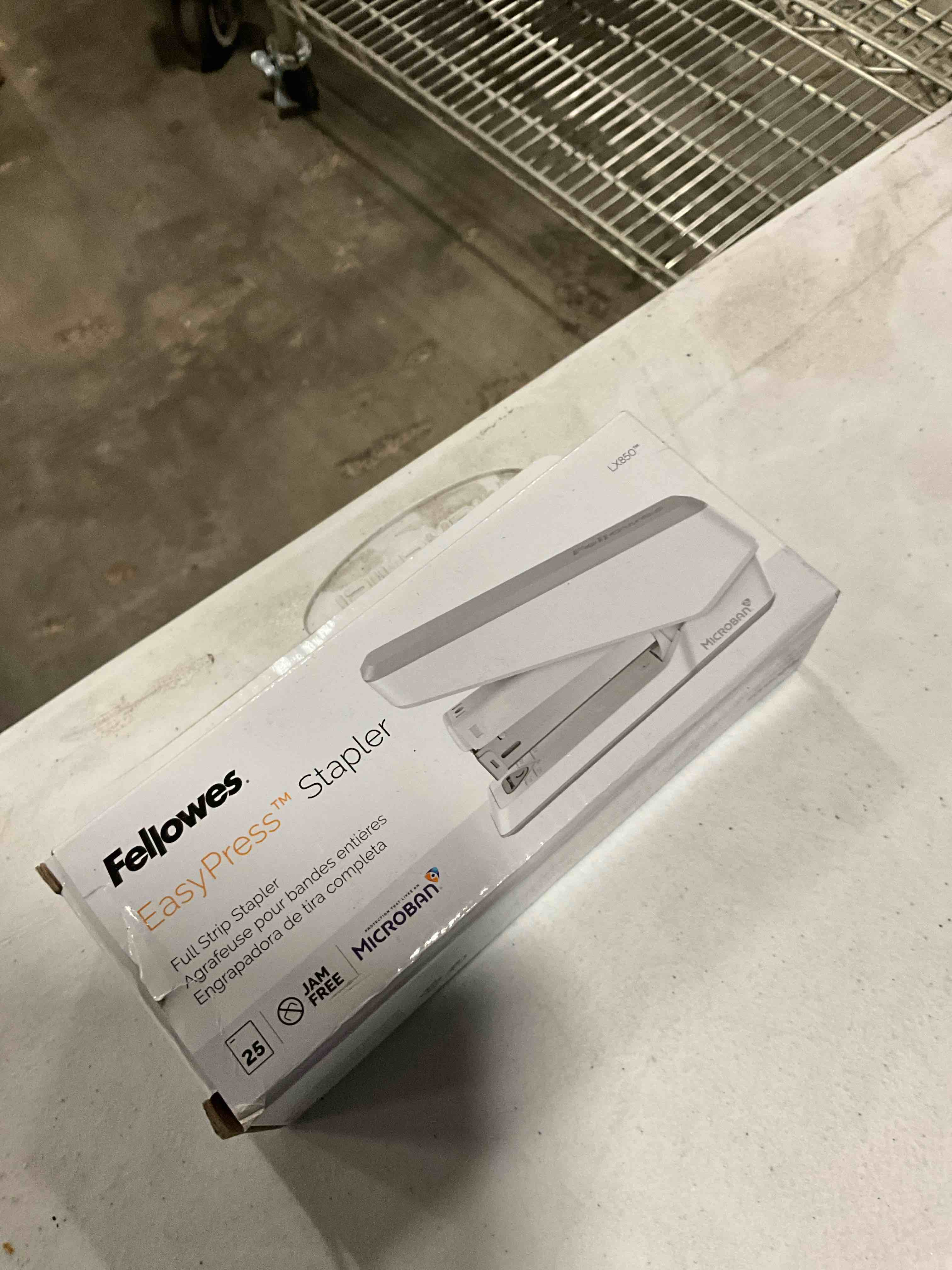 https://s3.amazonaws.com/lotting-images-prod/bidfta/TEA1454031_1745941809945.jpeg