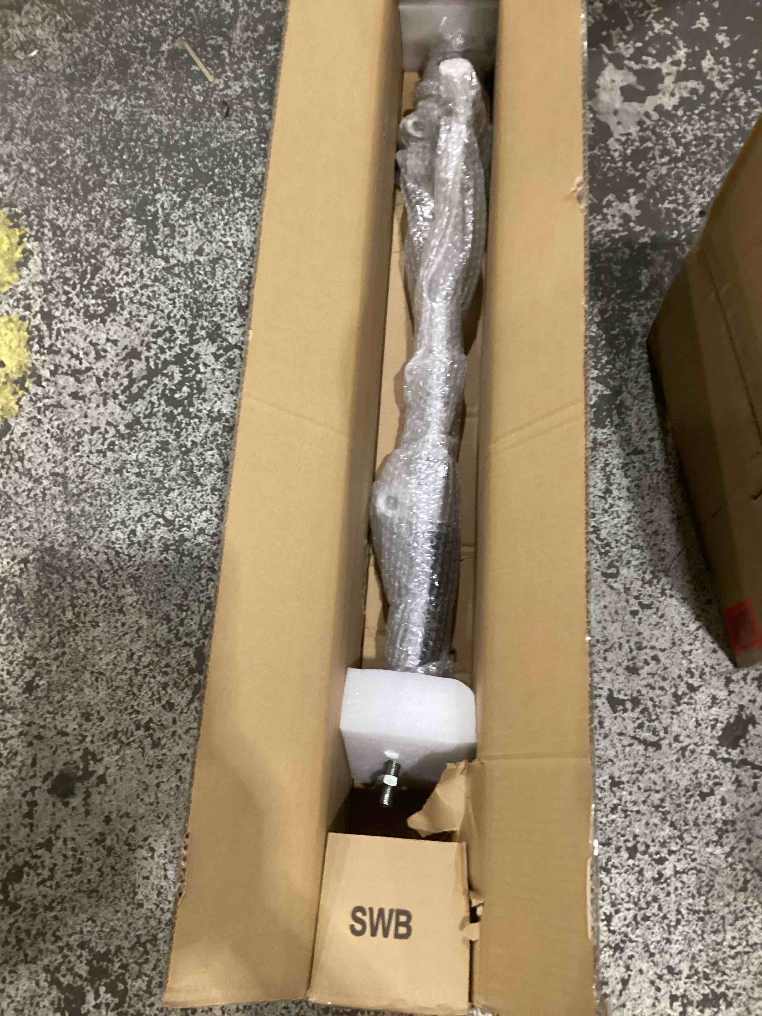 https://s3.amazonaws.com/lotting-images-prod/bidfta/TEA1463082_1744290956570.jpeg