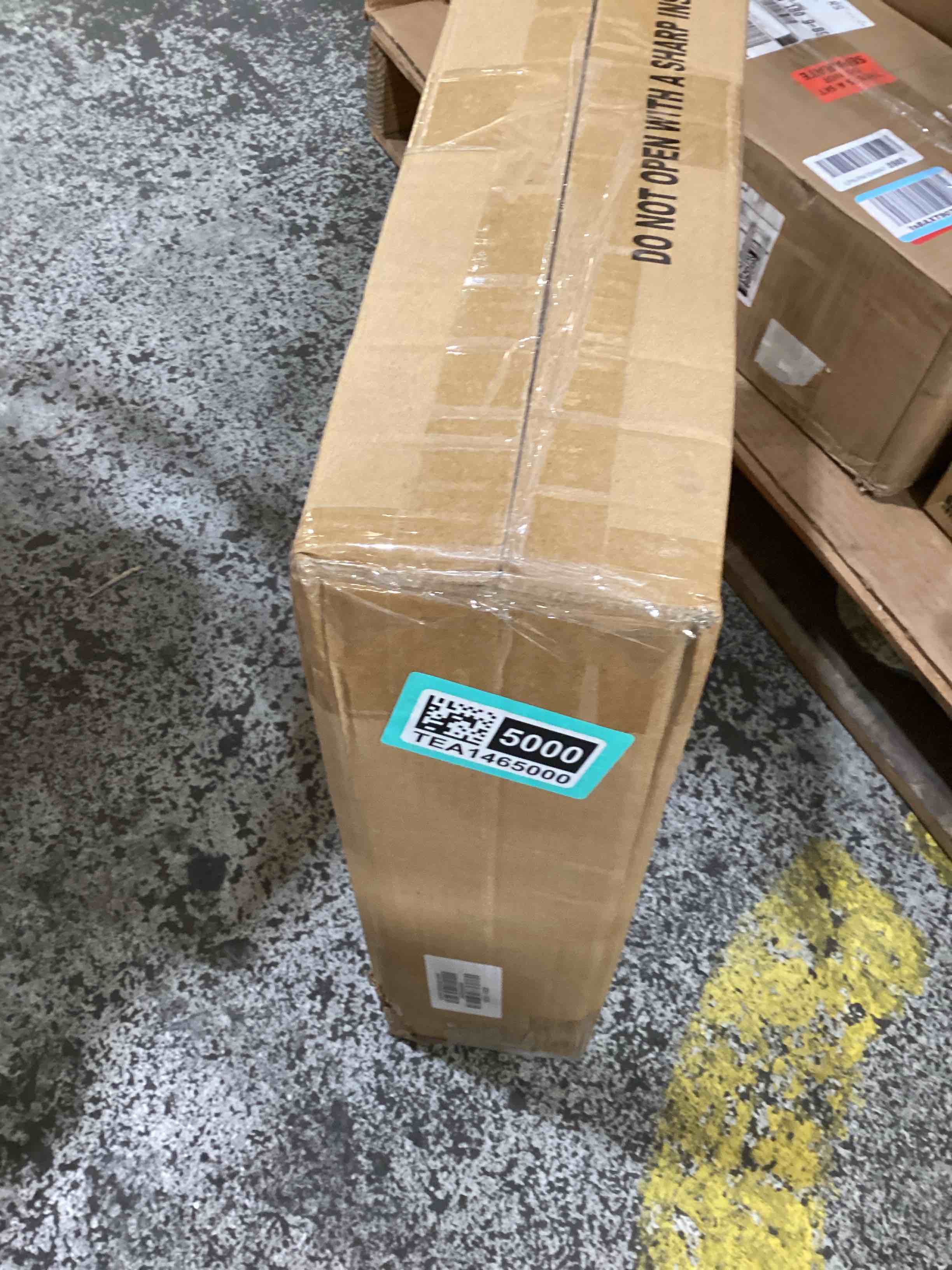 https://s3.amazonaws.com/lotting-images-prod/bidfta/TEA1465000_1745444979934.jpeg