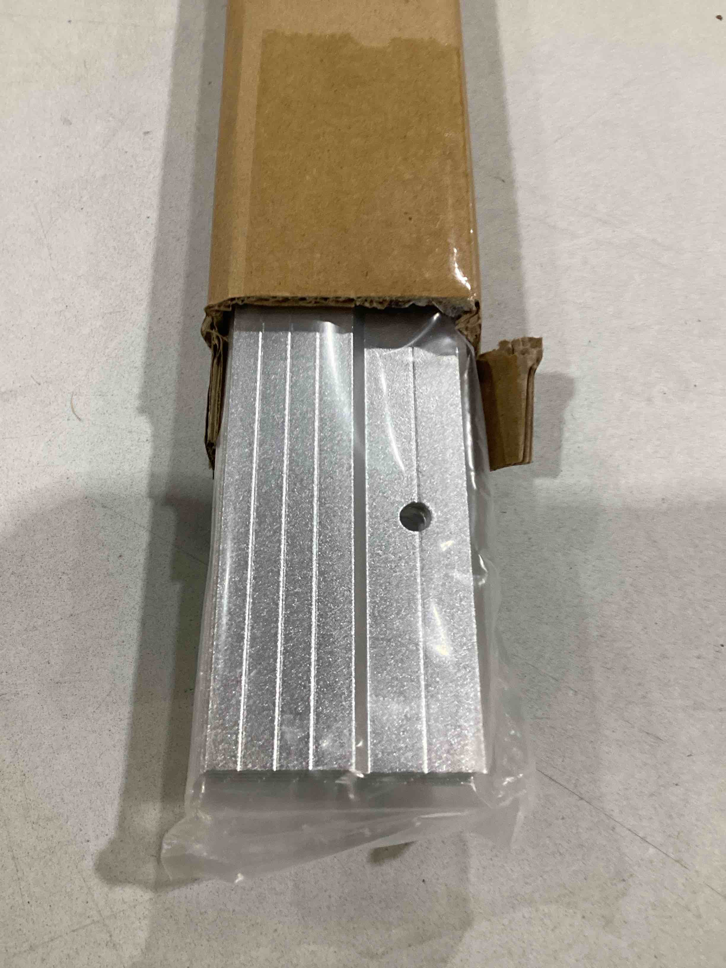 https://s3.amazonaws.com/lotting-images-prod/bidfta/TEA1465293_1745506087343.jpeg