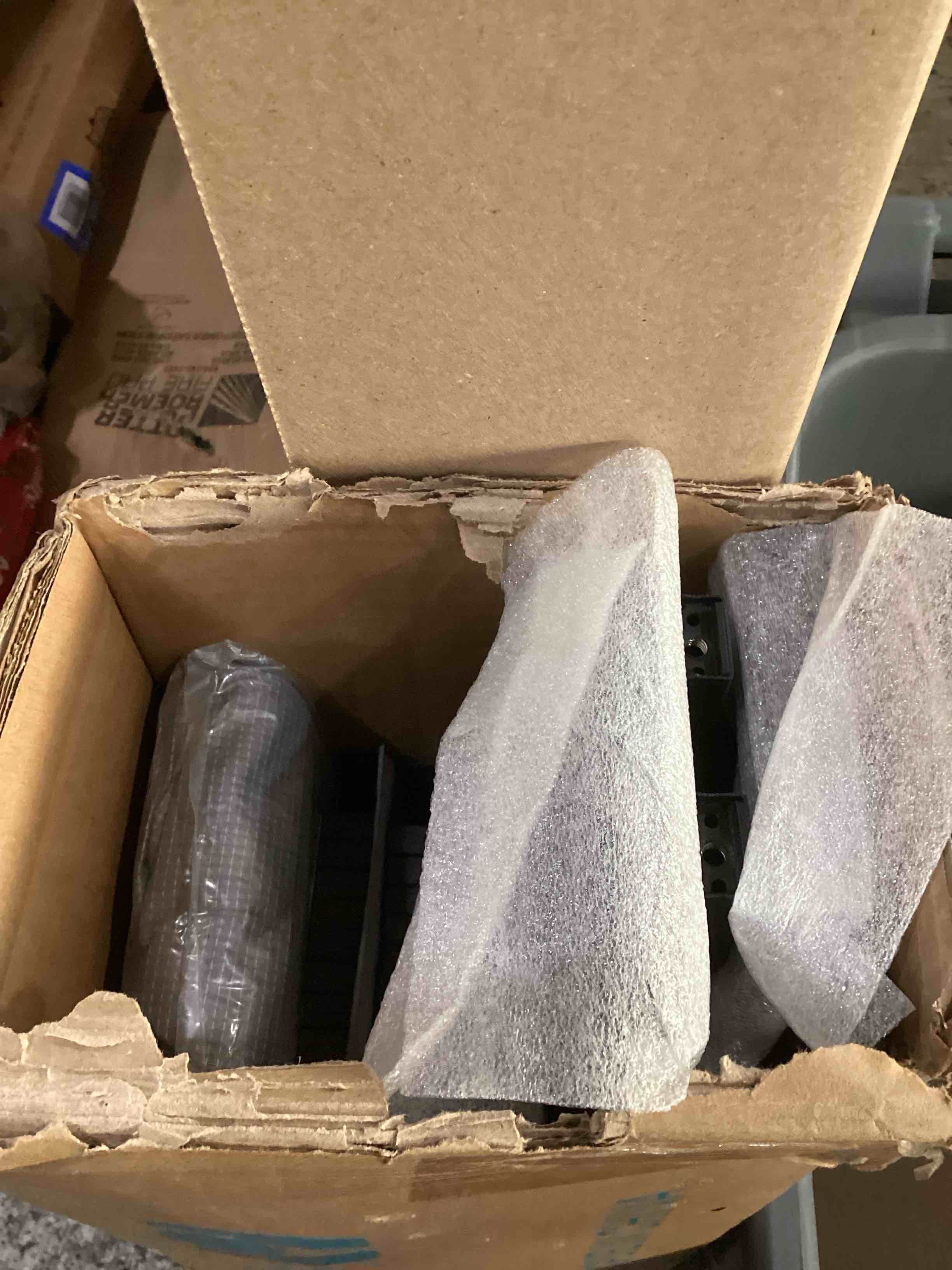https://s3.amazonaws.com/lotting-images-prod/bidfta/TEA1467123_1746477167933.jpeg